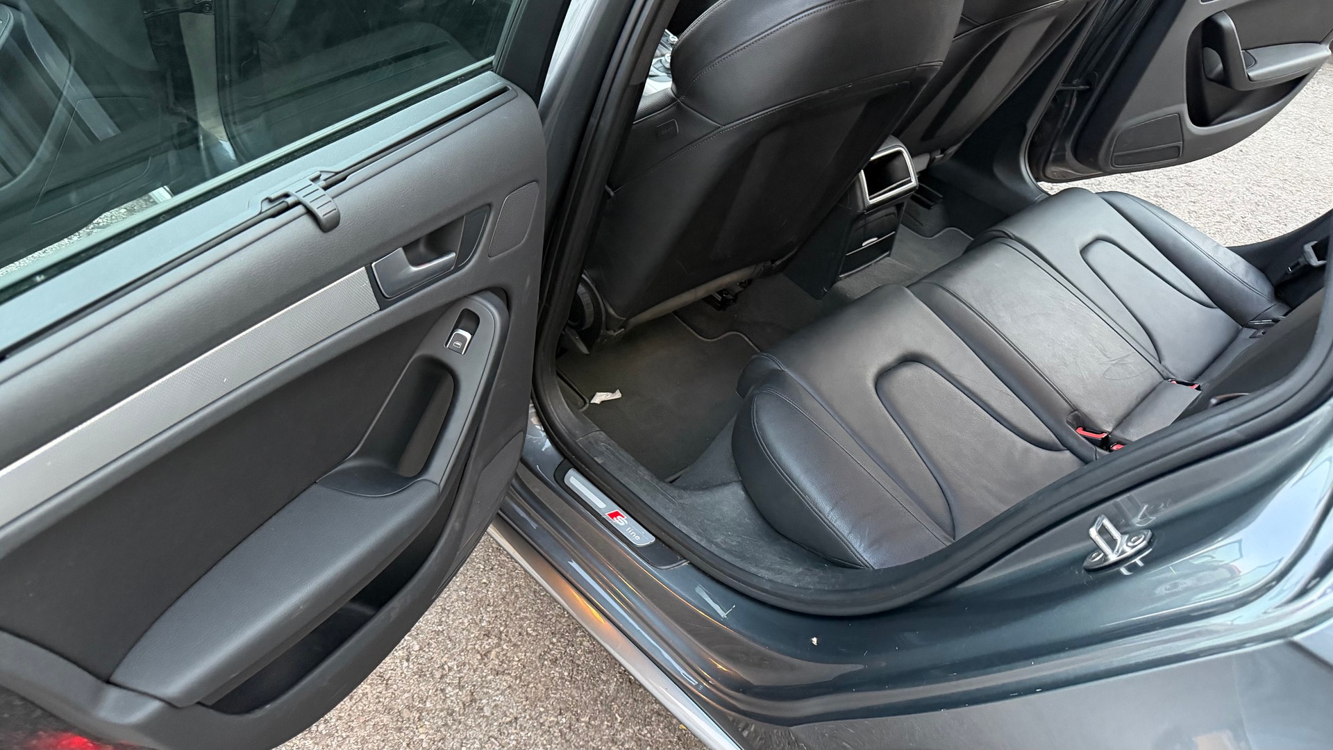 AUDI A4 Avant 2.0 TDI multitronic-image-10