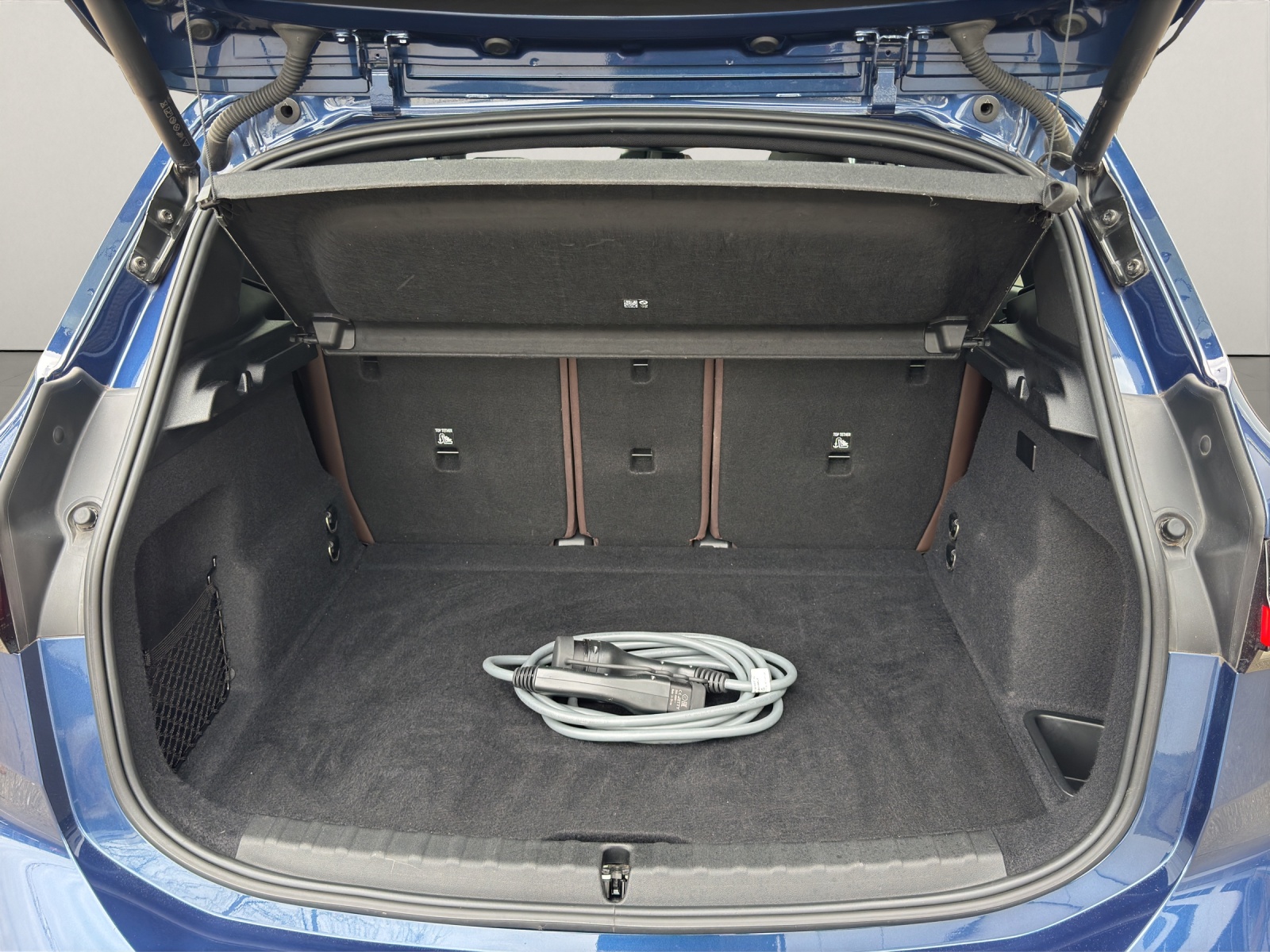 BMW 230e xDrive Active Tourer Luxury Line-image-15