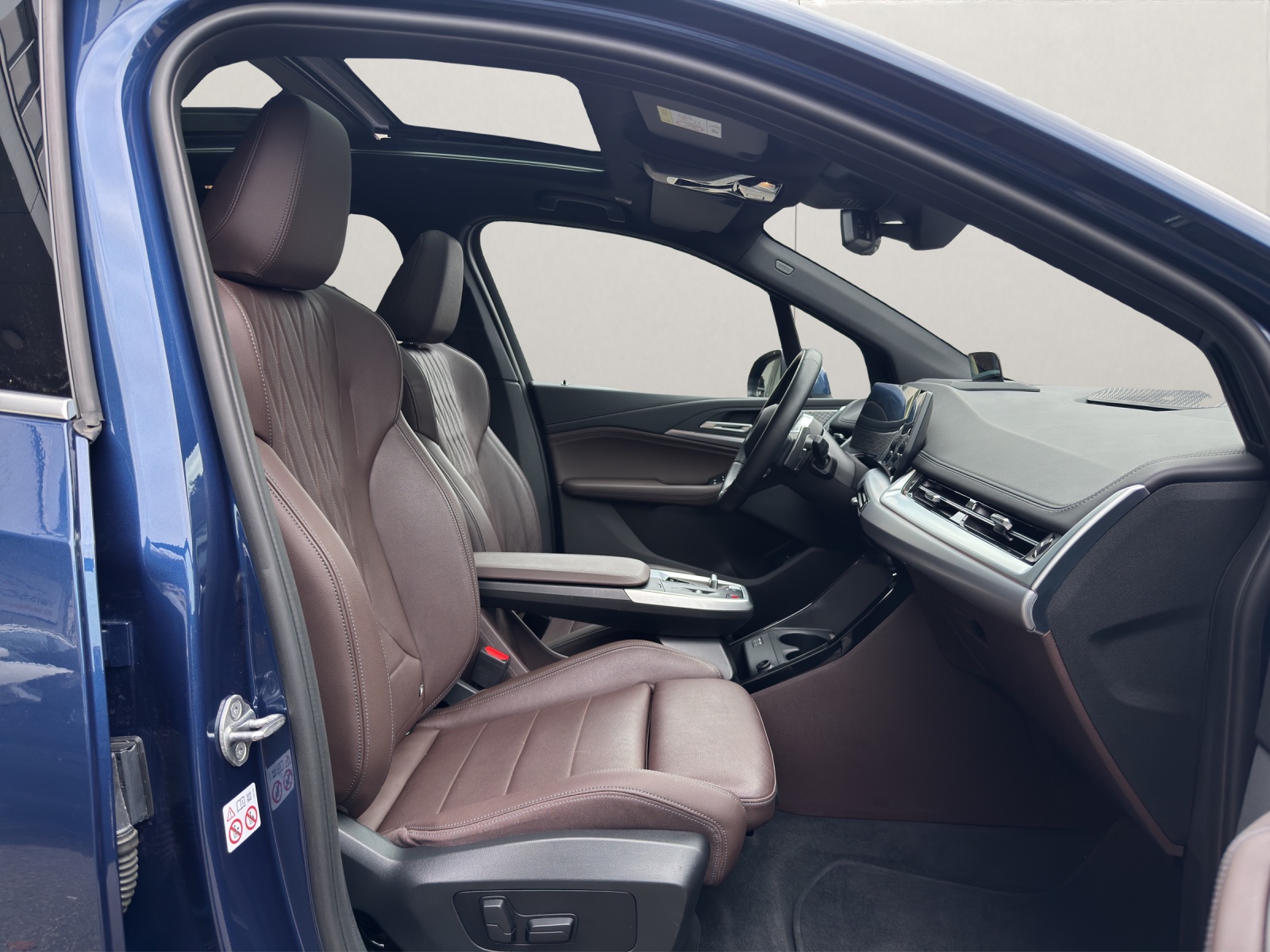 BMW 230e xDrive Active Tourer Luxury Line-image-11
