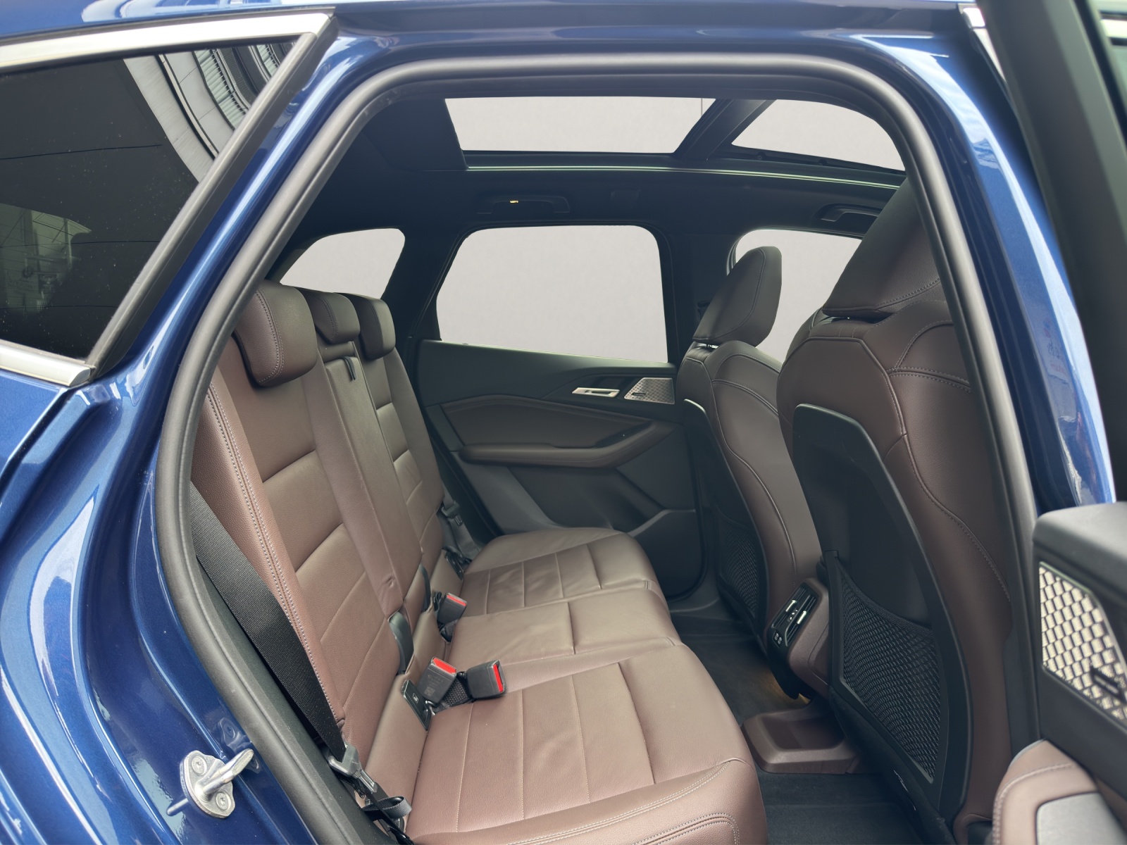 BMW 230e xDrive Active Tourer Luxury Line-image-13