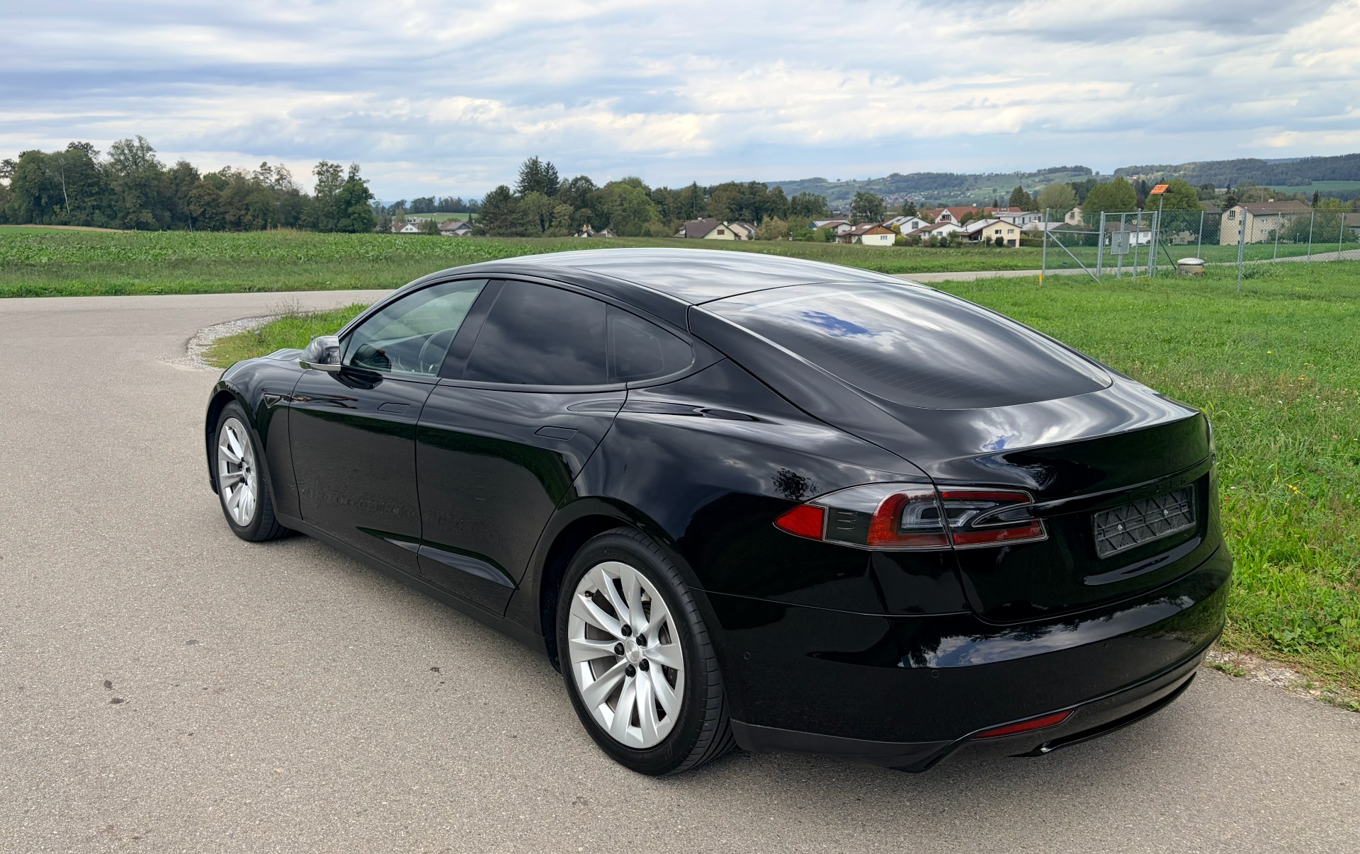 TESLA Model S 85 D-image-2