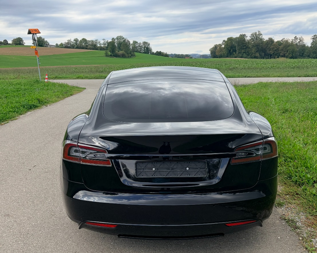 TESLA Model S 85 D-image-3