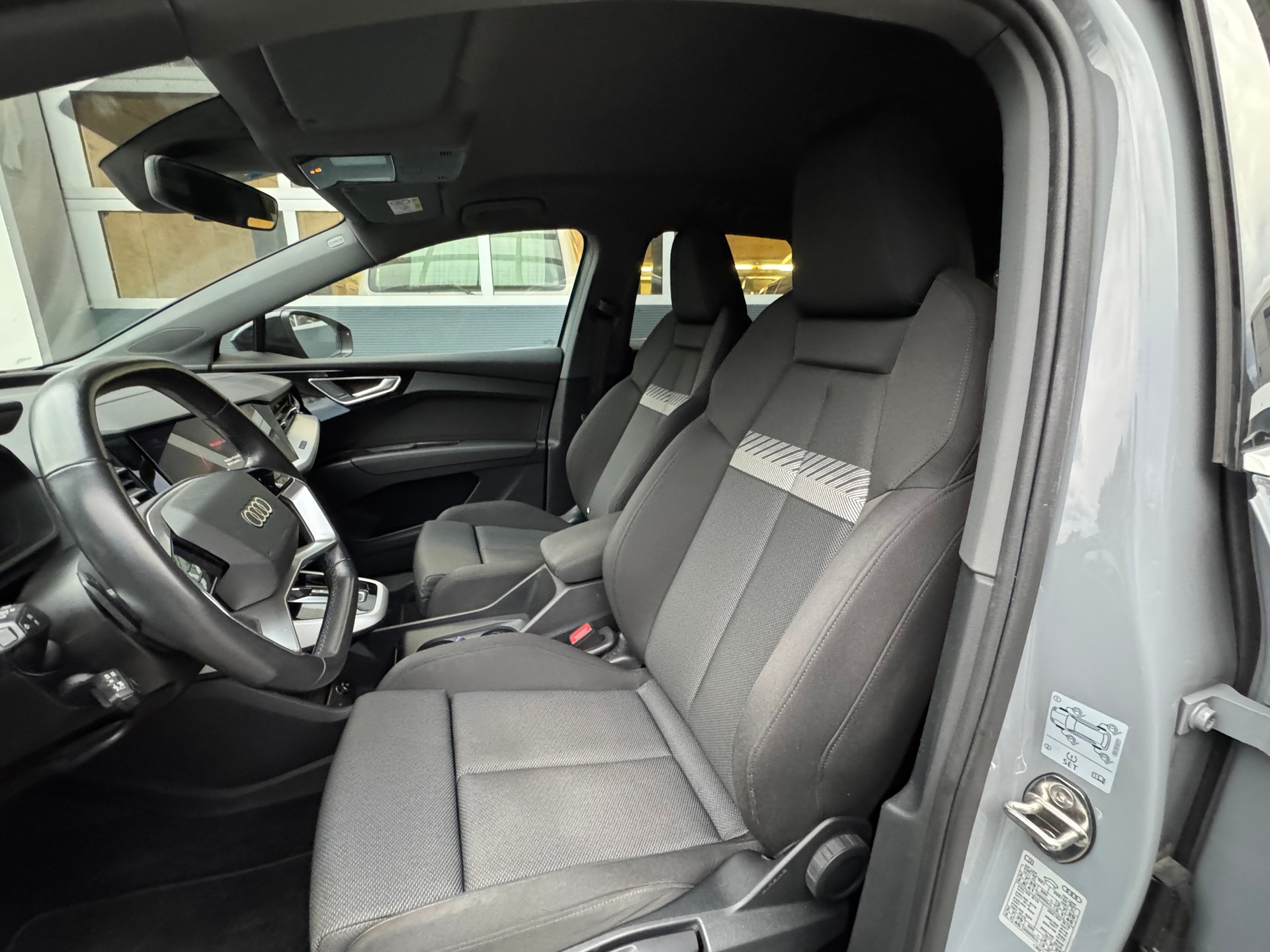 AUDI Q4 e-tron 50 quattro-image-9