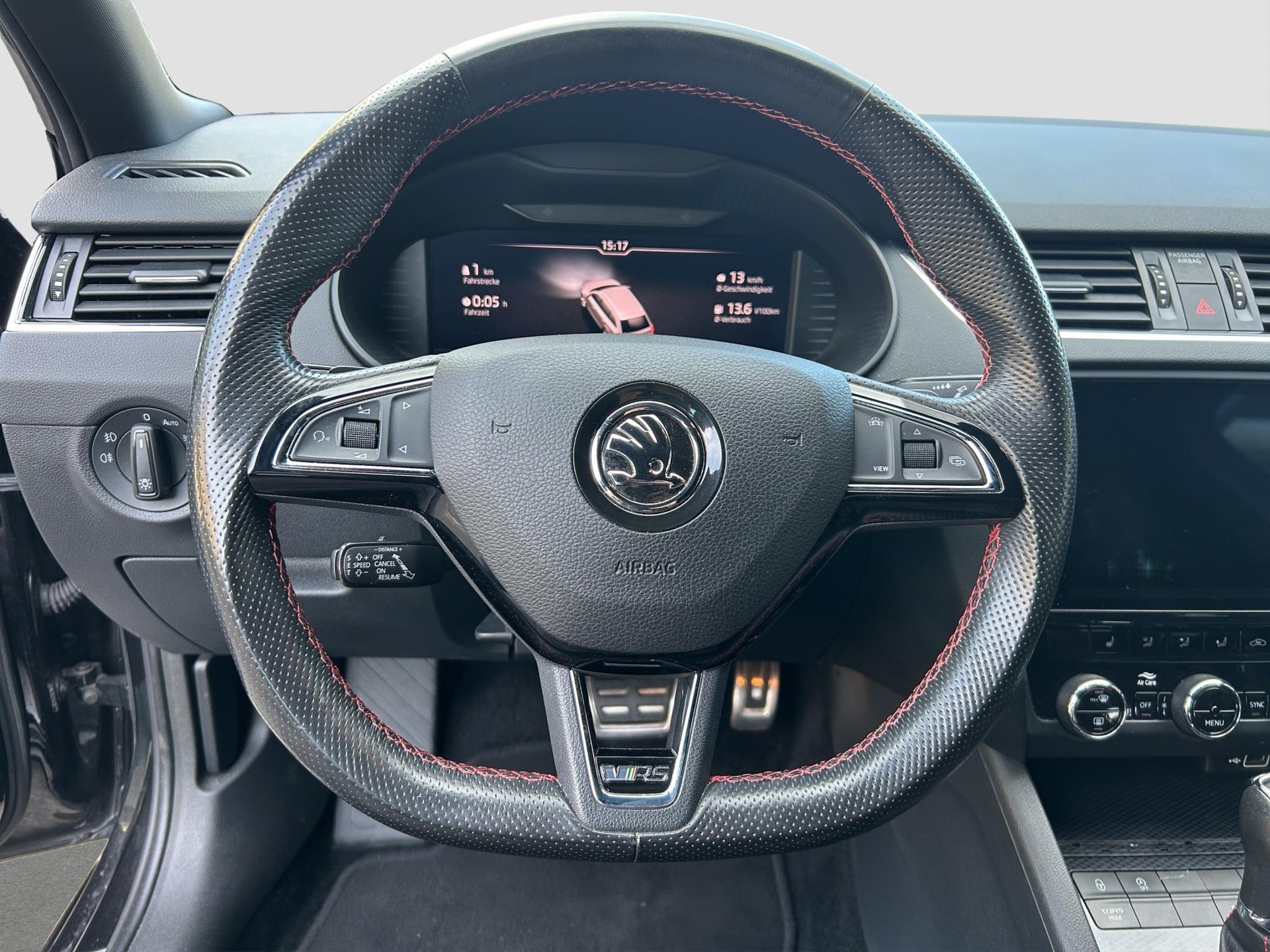 SKODA Octavia Combi 2.0 TDI RS 4x4 DSG-image-15