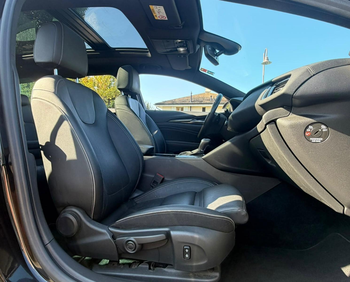 OPEL Insignia 2.0 Turbo Sport Automatic-image-25