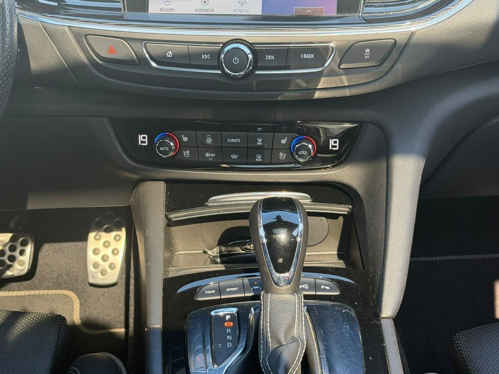 OPEL Insignia 2.0 Turbo Sport Automatic-image-19