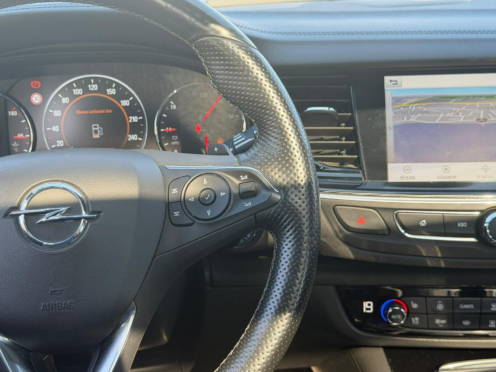 OPEL Insignia 2.0 Turbo Sport Automatic-image-13