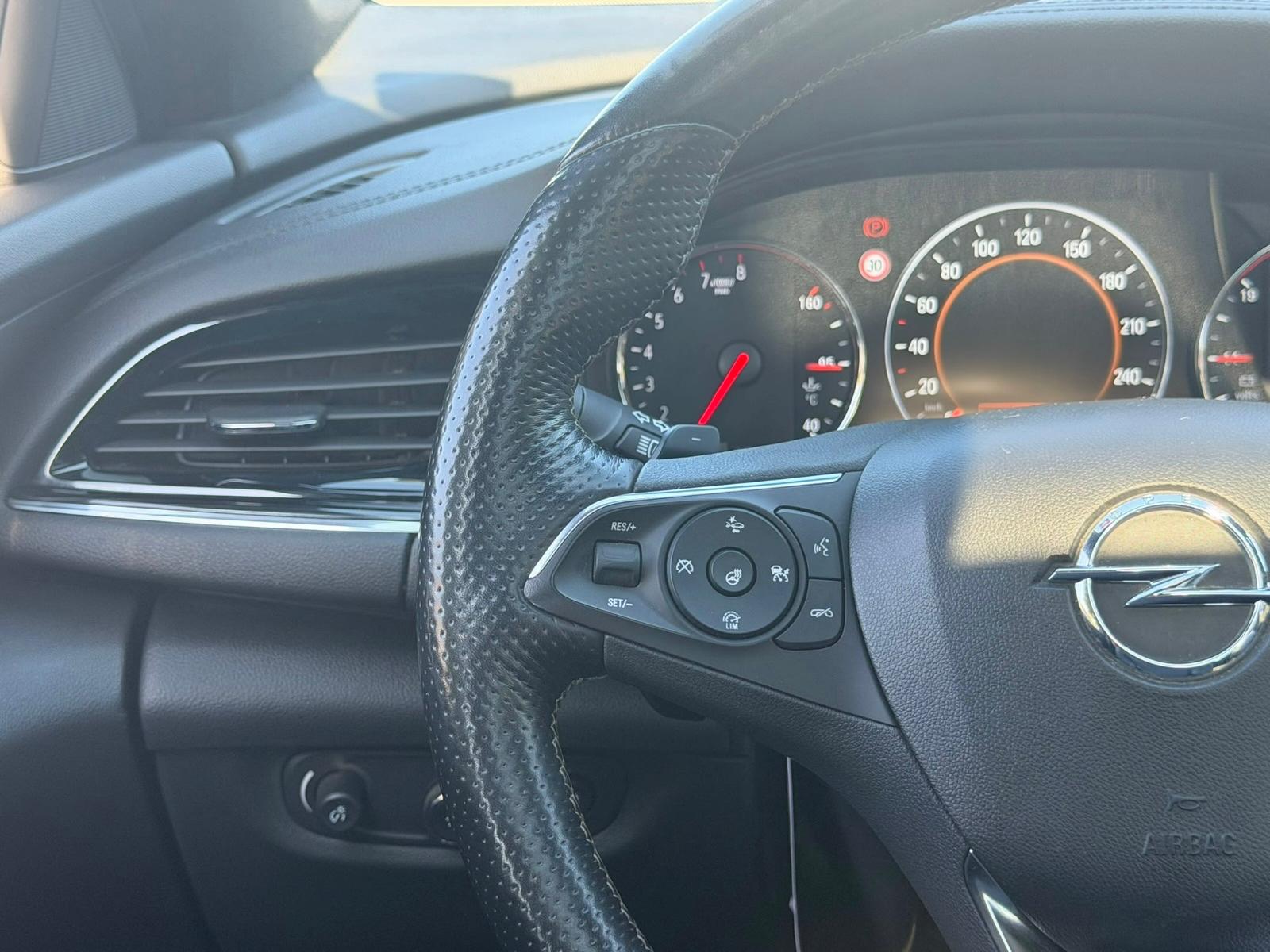 OPEL Insignia 2.0 Turbo Sport Automatic-image-12