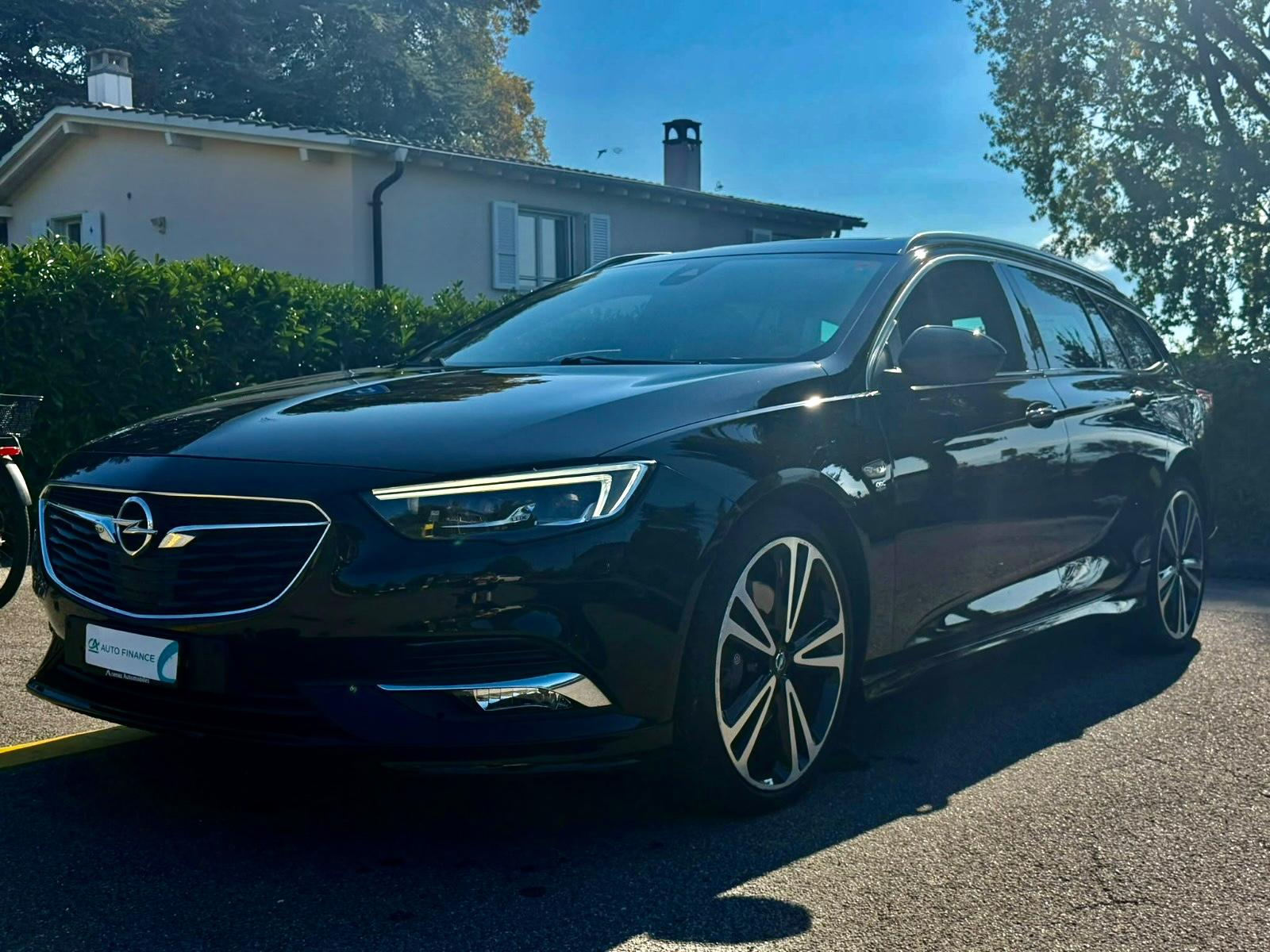 OPEL Insignia 2.0 Turbo Sport Automatic-image-1