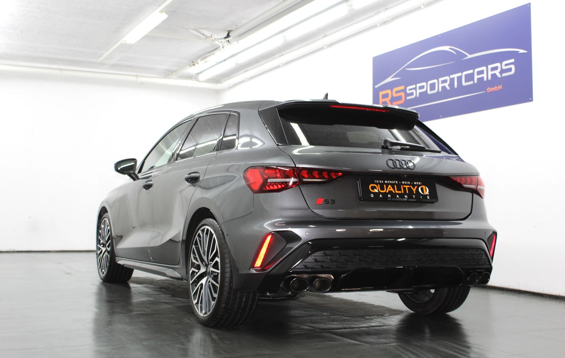 AUDI S3 Sportback TFSI quattro S-tronic 333PS Optikpaket schwarz / CH-Fahrzeug-image-4