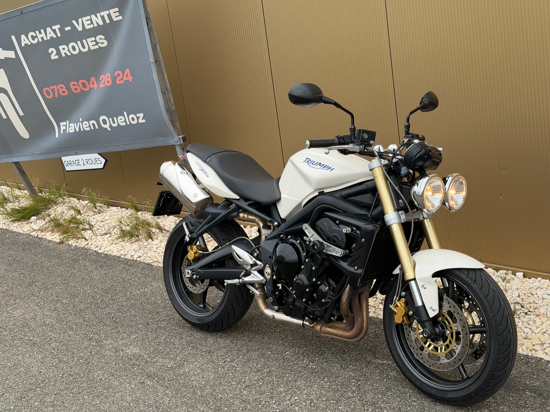 TRIUMPH Street Triple 675-showroom-element-2