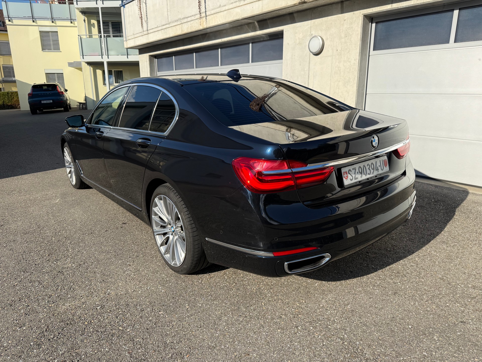 BMW 750i xDrive Individual-image-5
