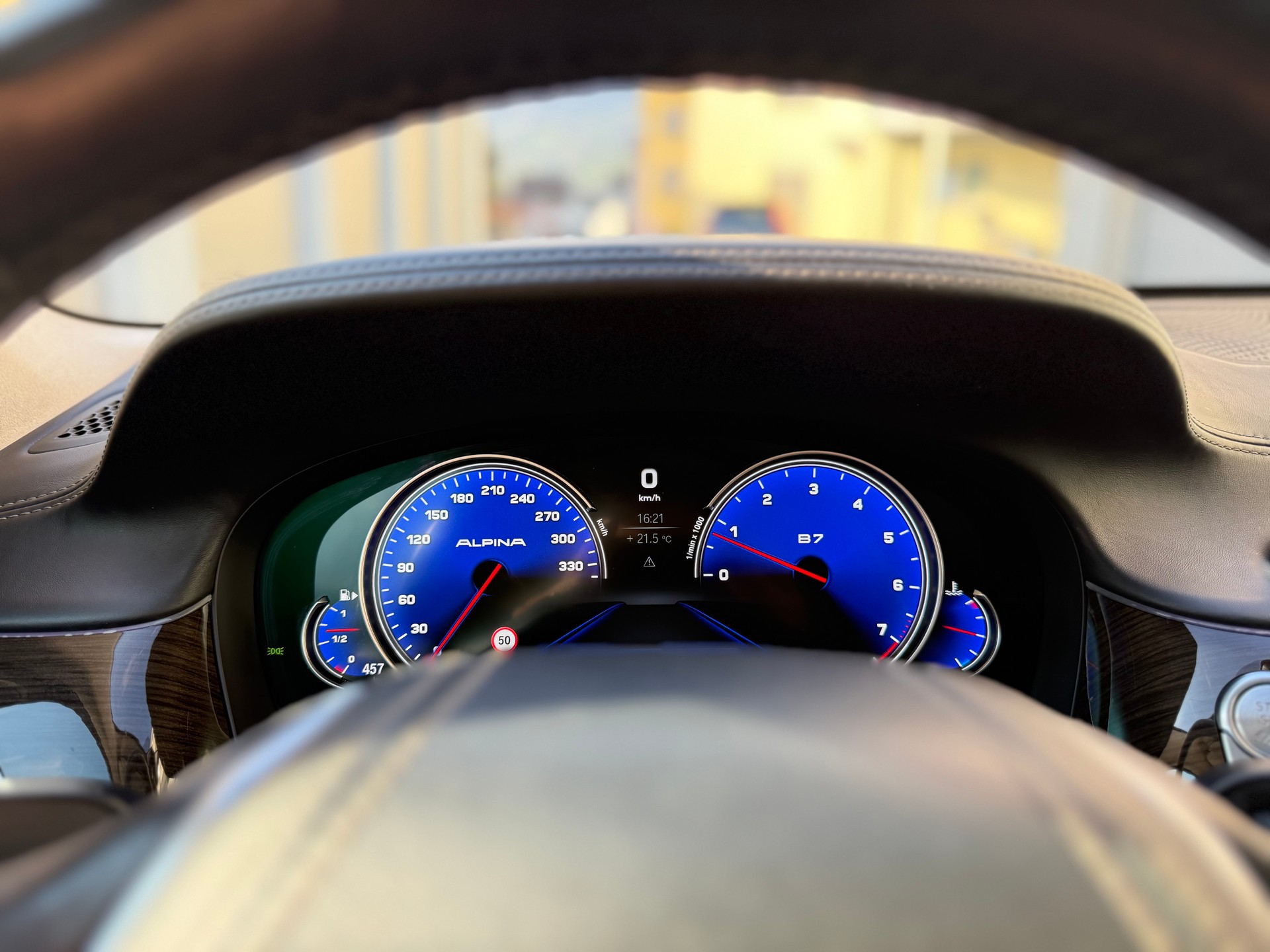 BMW 750i xDrive Individual-image-15