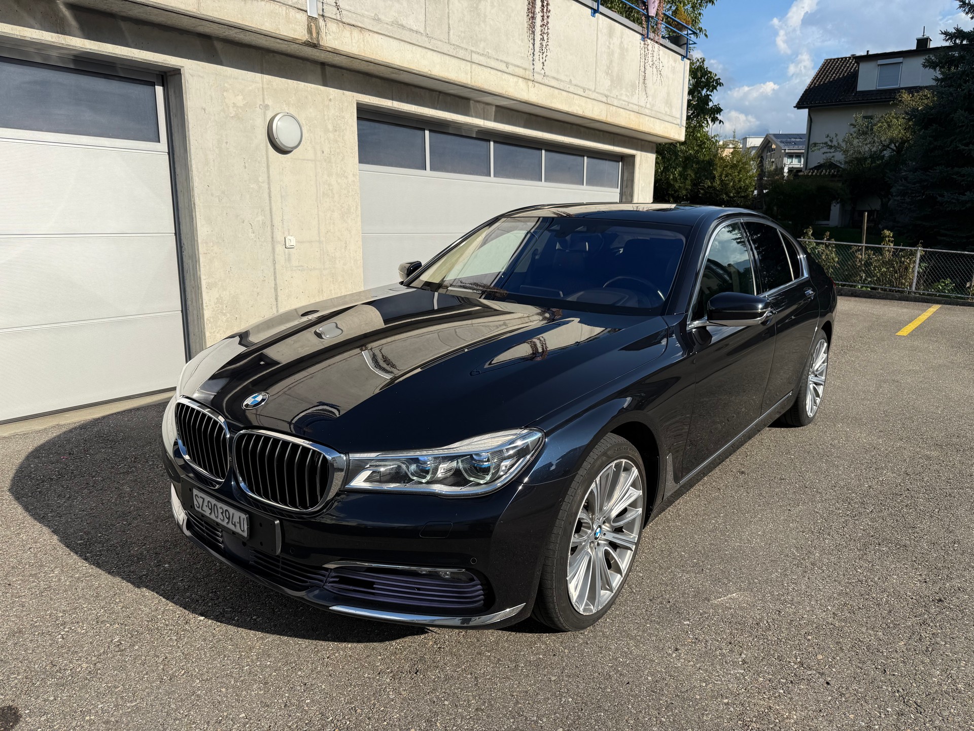 BMW 750i xDrive Individual-image-7