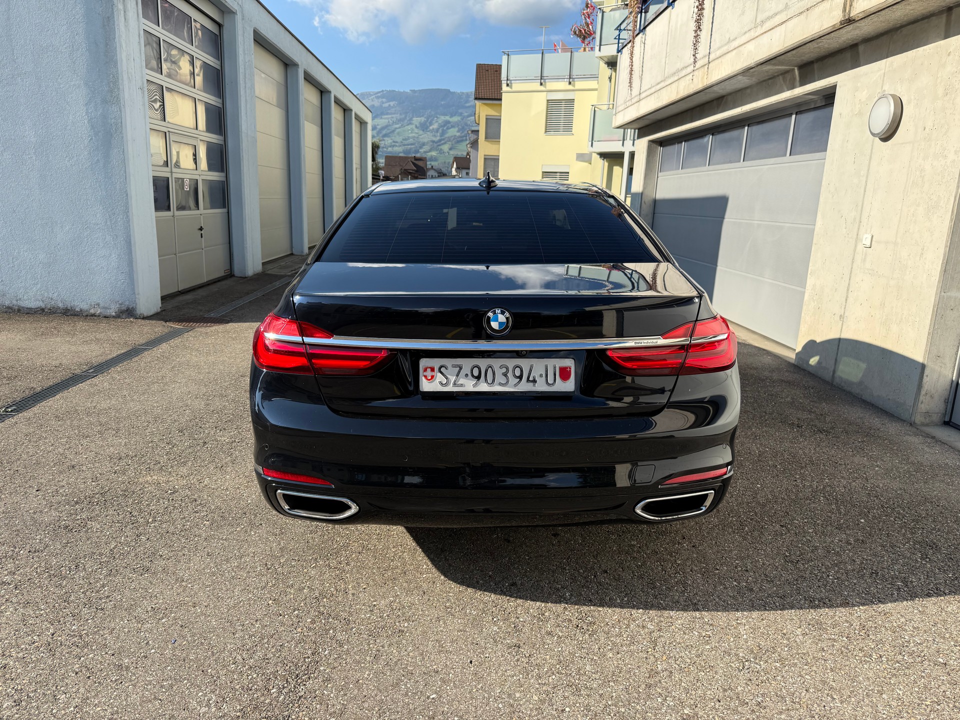 BMW 750i xDrive Individual-image-4
