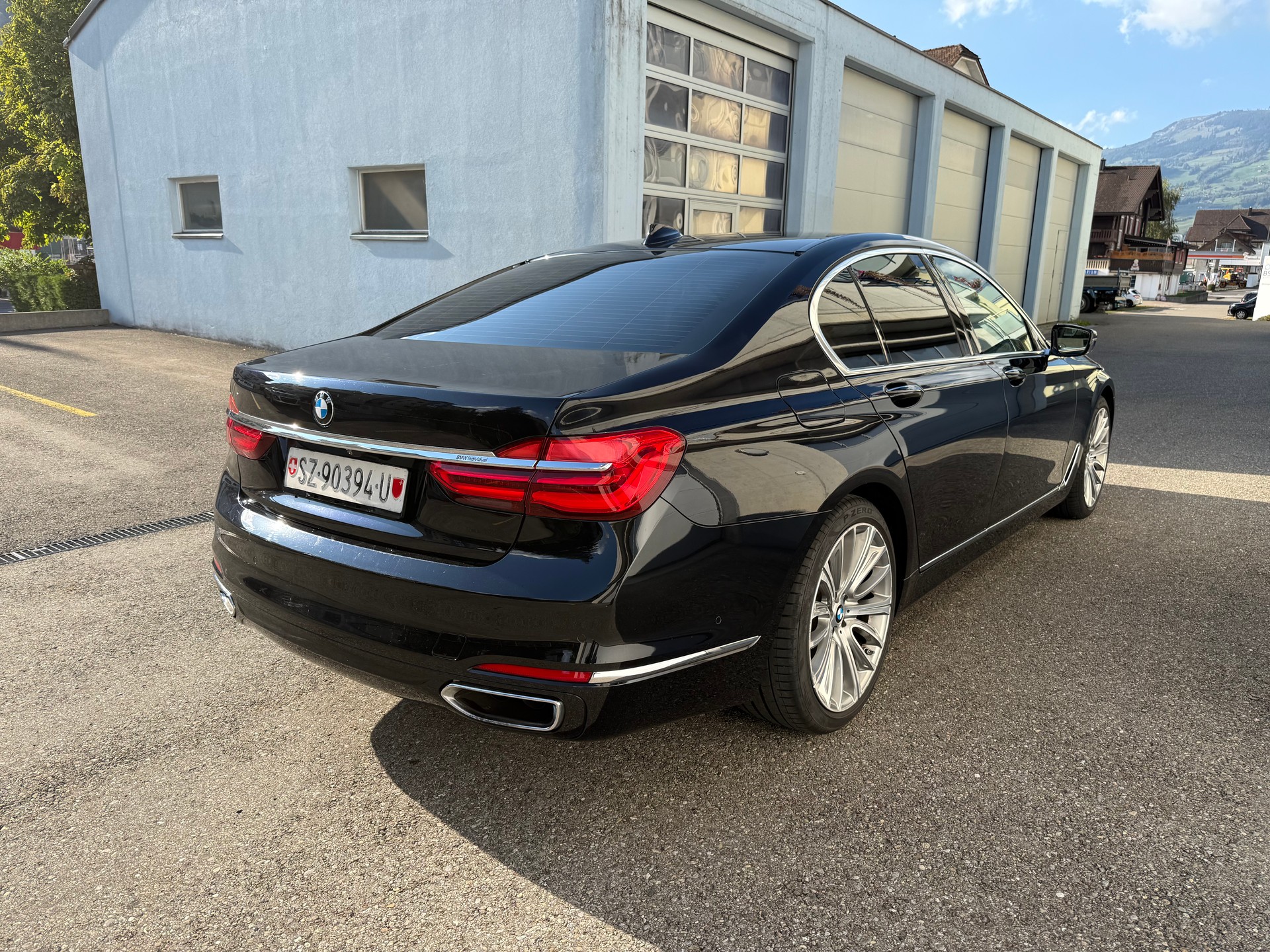 BMW 750i xDrive Individual-image-3