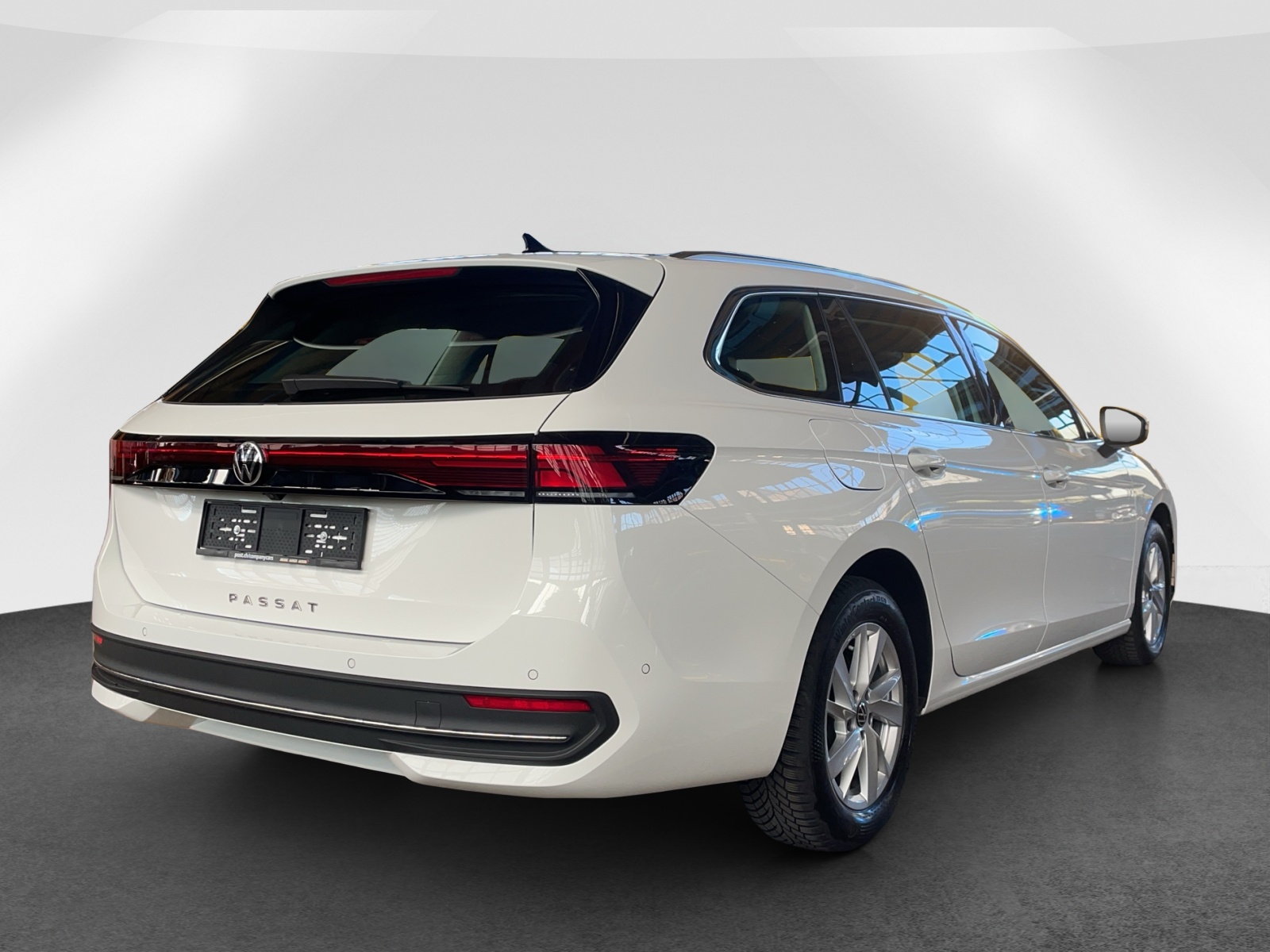 VW Passat Variant 2.0 TDI Business DSG-image-6