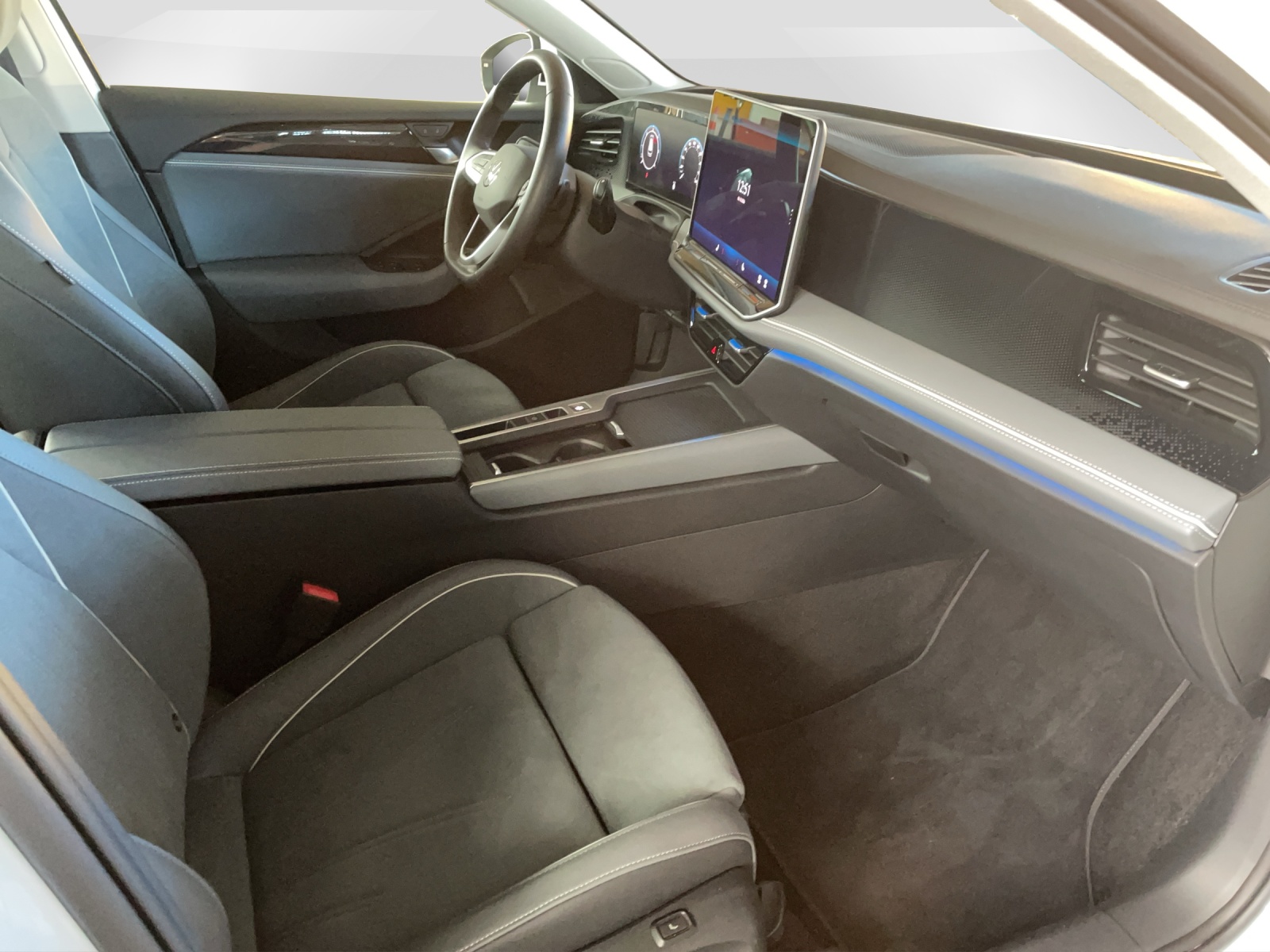 VW Passat Variant 2.0 TDI Business DSG-image-13