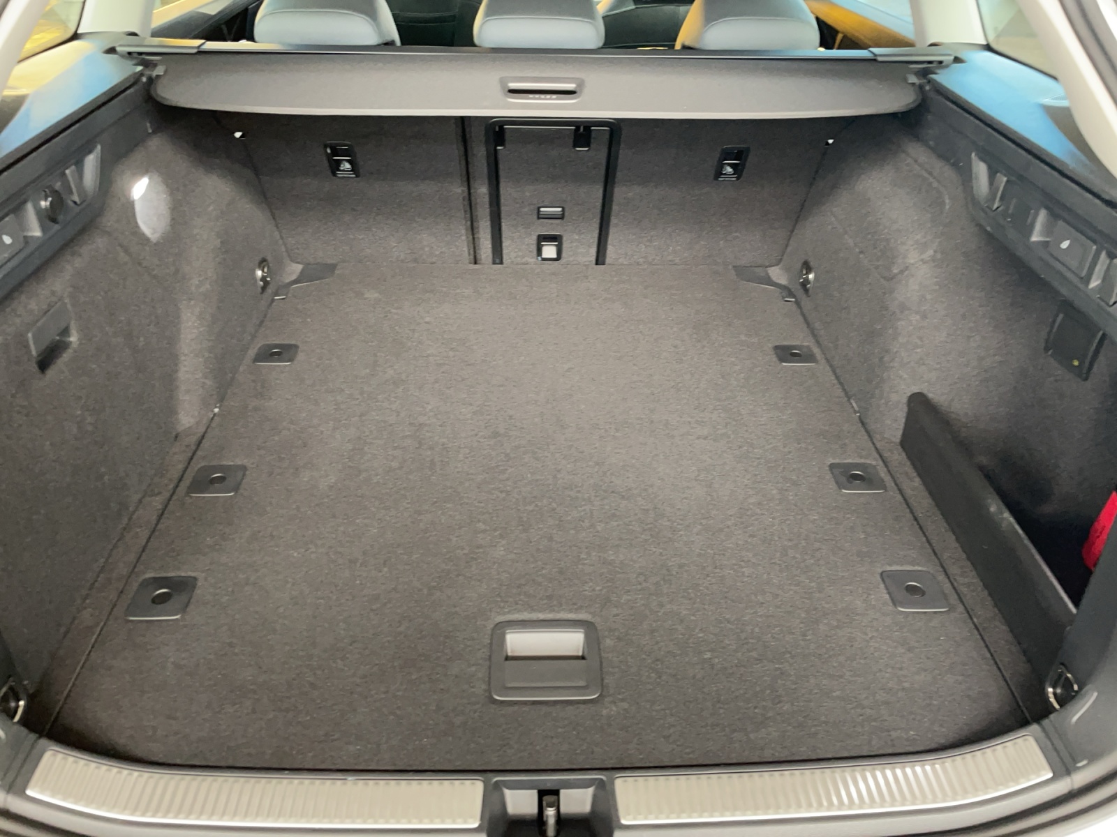 VW Passat Variant 2.0 TDI Business DSG-image-15