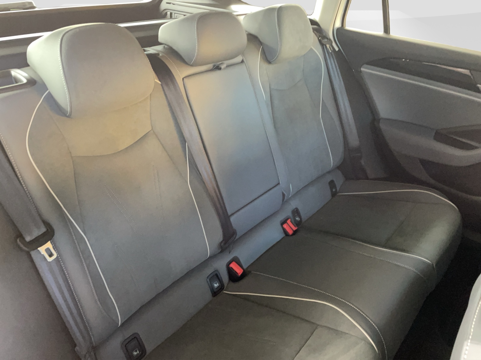 VW Passat Variant 2.0 TDI Business DSG-image-14