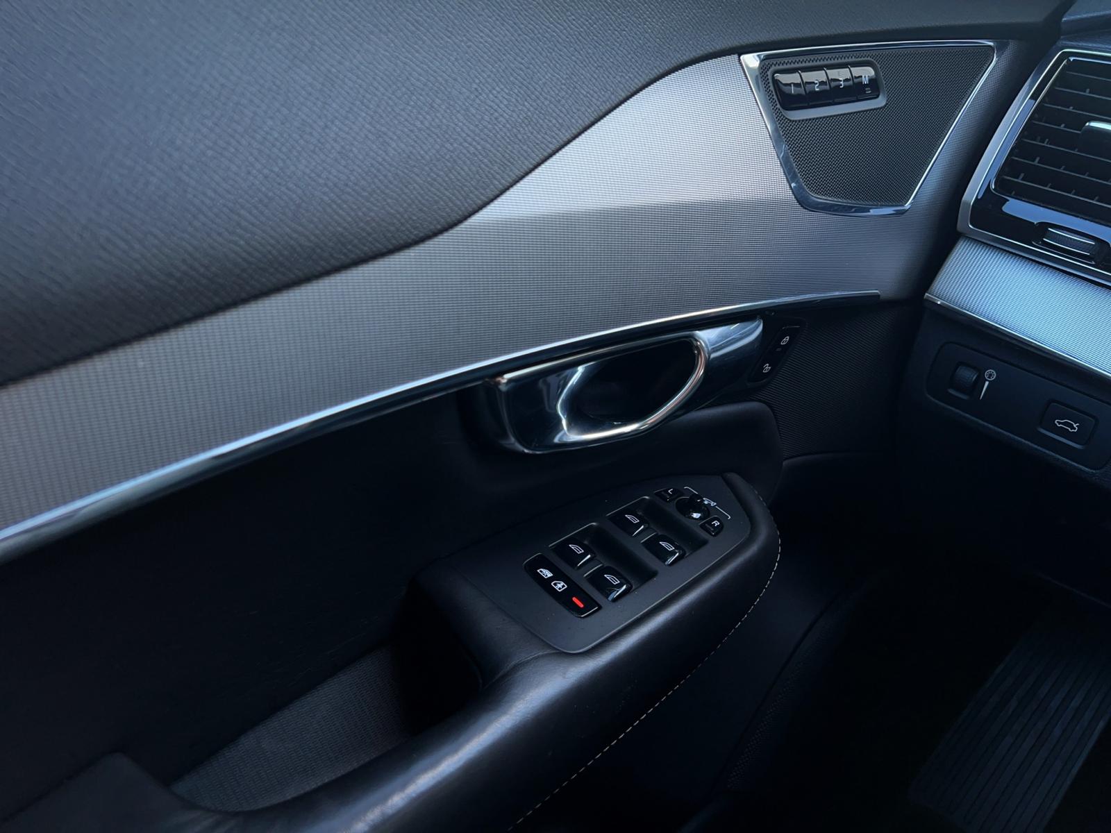 VOLVO XC90 D5 AWD Inscription Geartronic-image-23