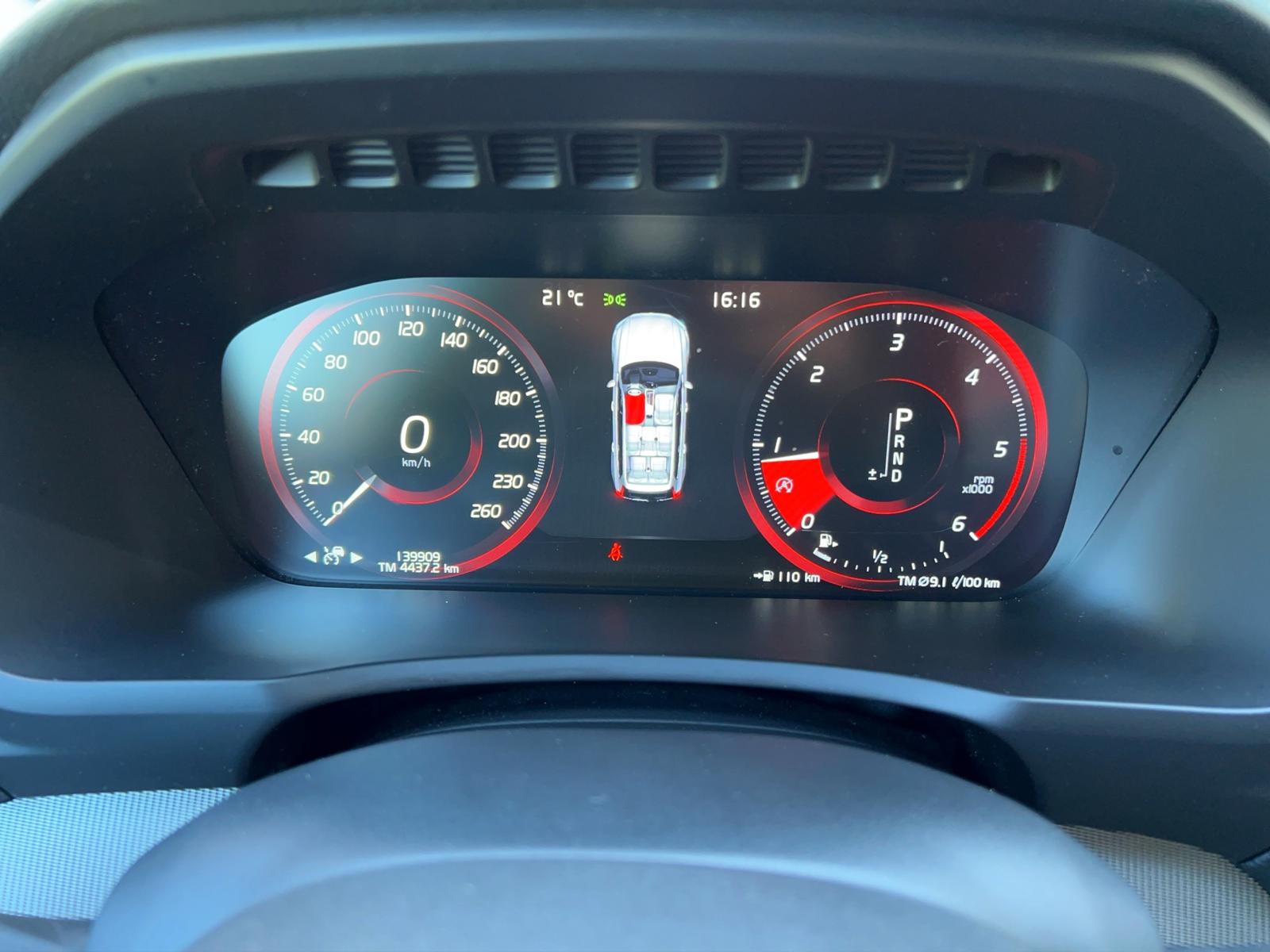 VOLVO XC90 D5 AWD Inscription Geartronic-image-16