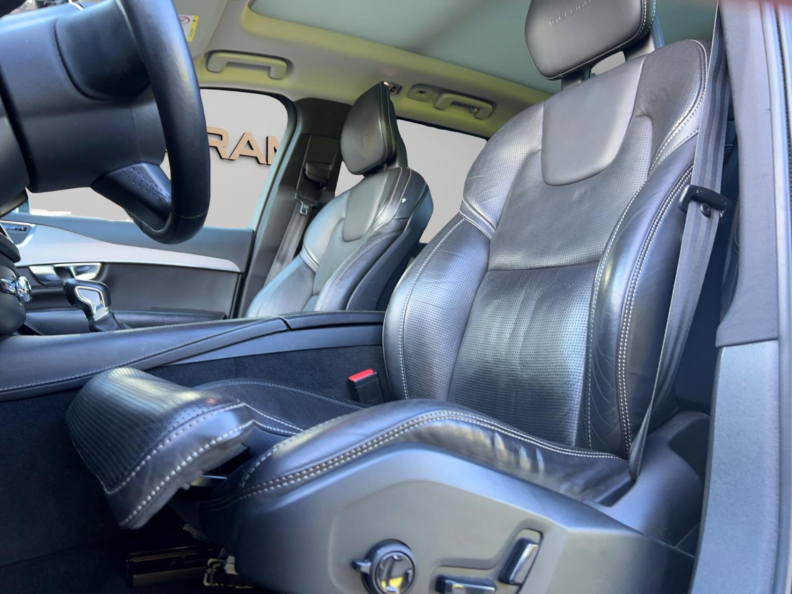 VOLVO XC90 D5 AWD Inscription Geartronic-image-11