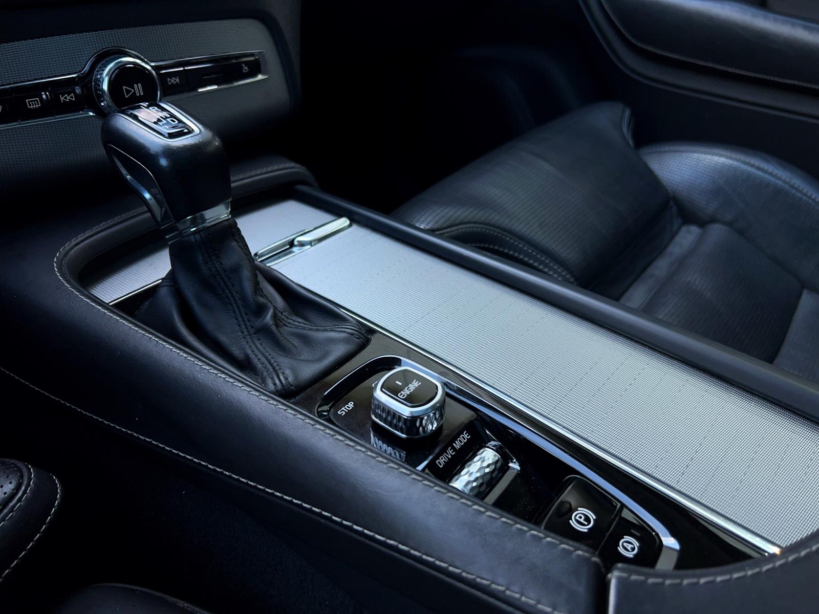 VOLVO XC90 D5 AWD Inscription Geartronic-image-21