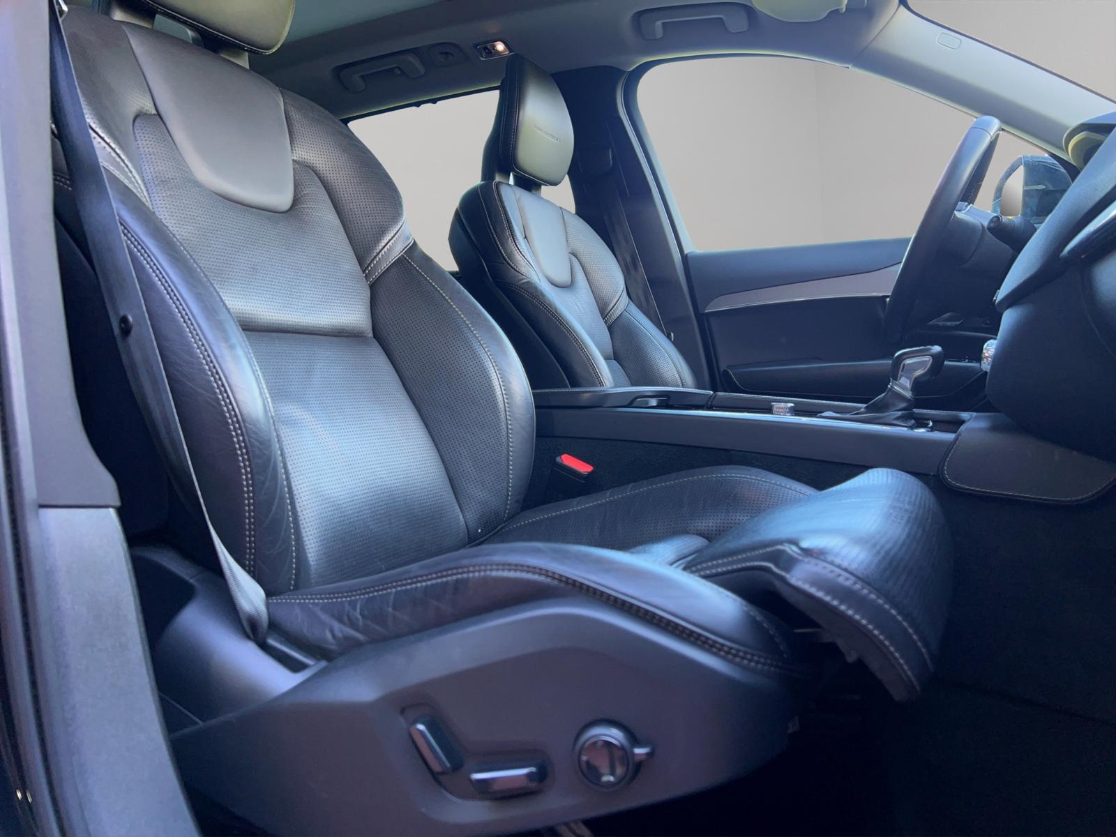 VOLVO XC90 D5 AWD Inscription Geartronic-image-13