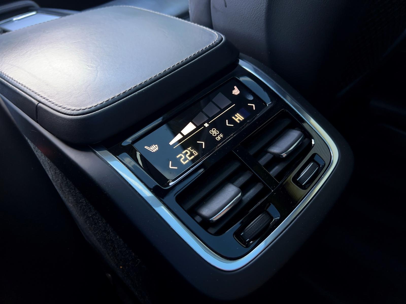 VOLVO XC90 D5 AWD Inscription Geartronic-image-24