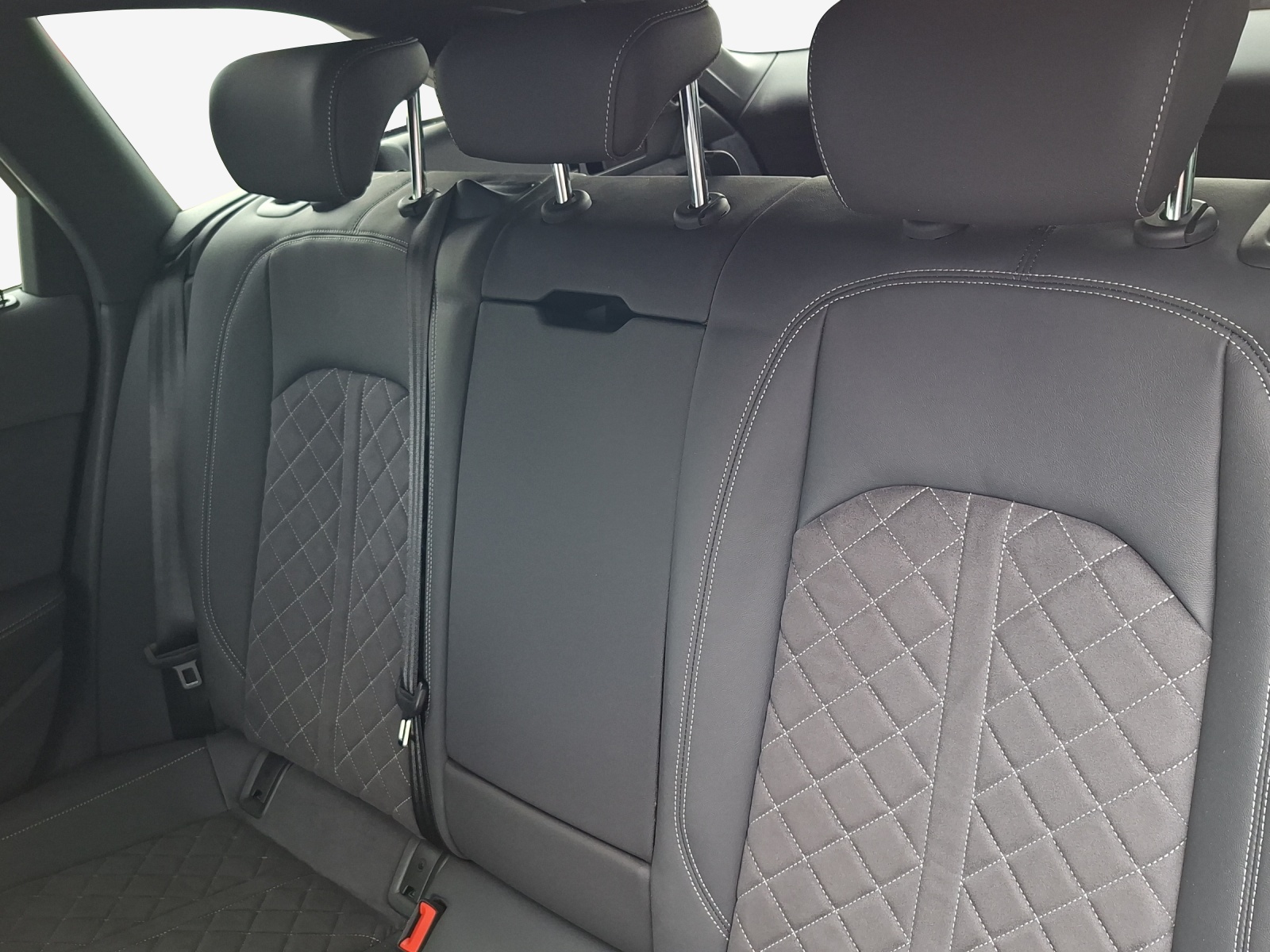 AUDI RS4 Avant quattro tiptronic-image-11