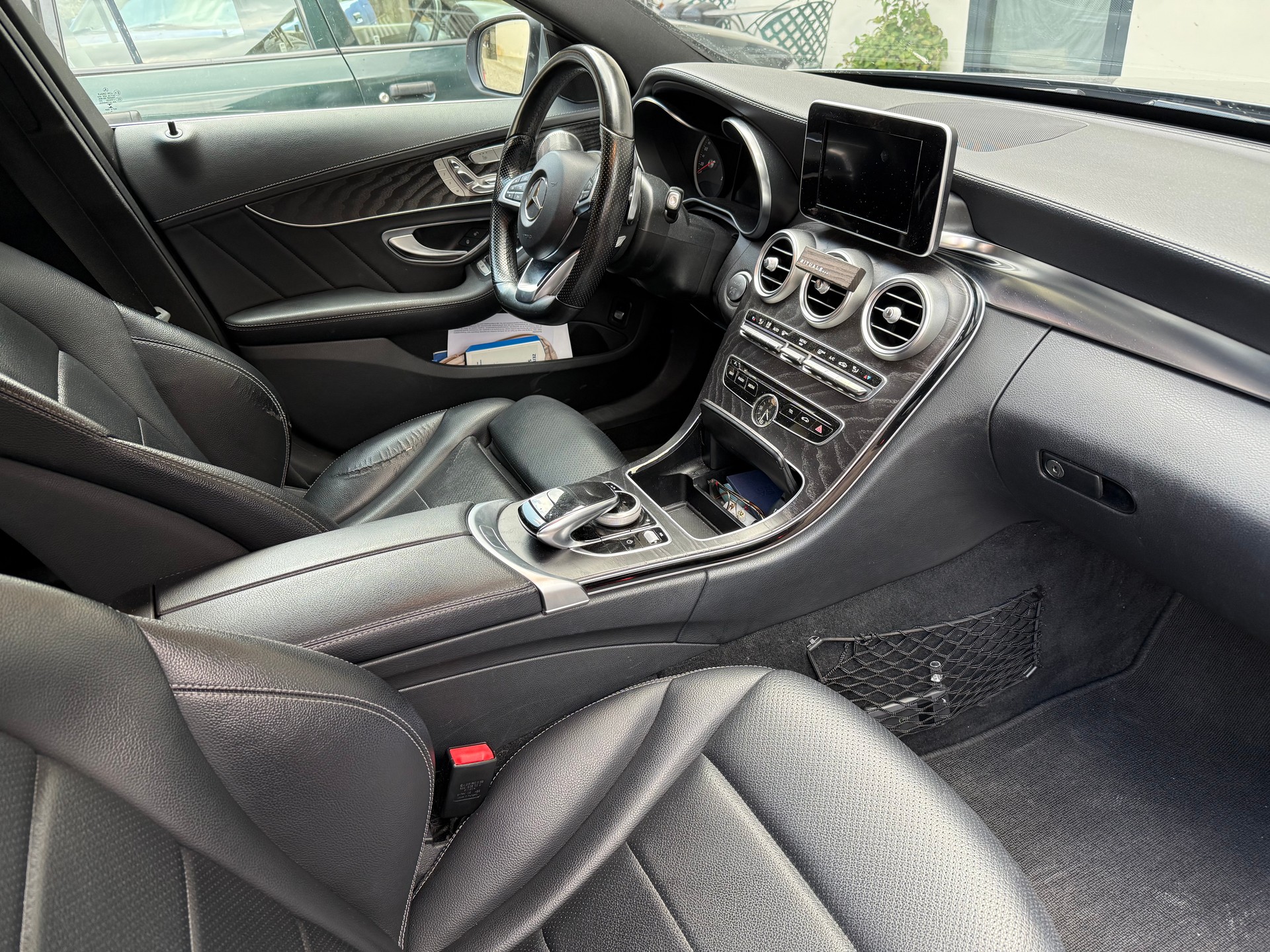 MERCEDES-BENZ C 250 BlueTec AMG Line 4m-image-4