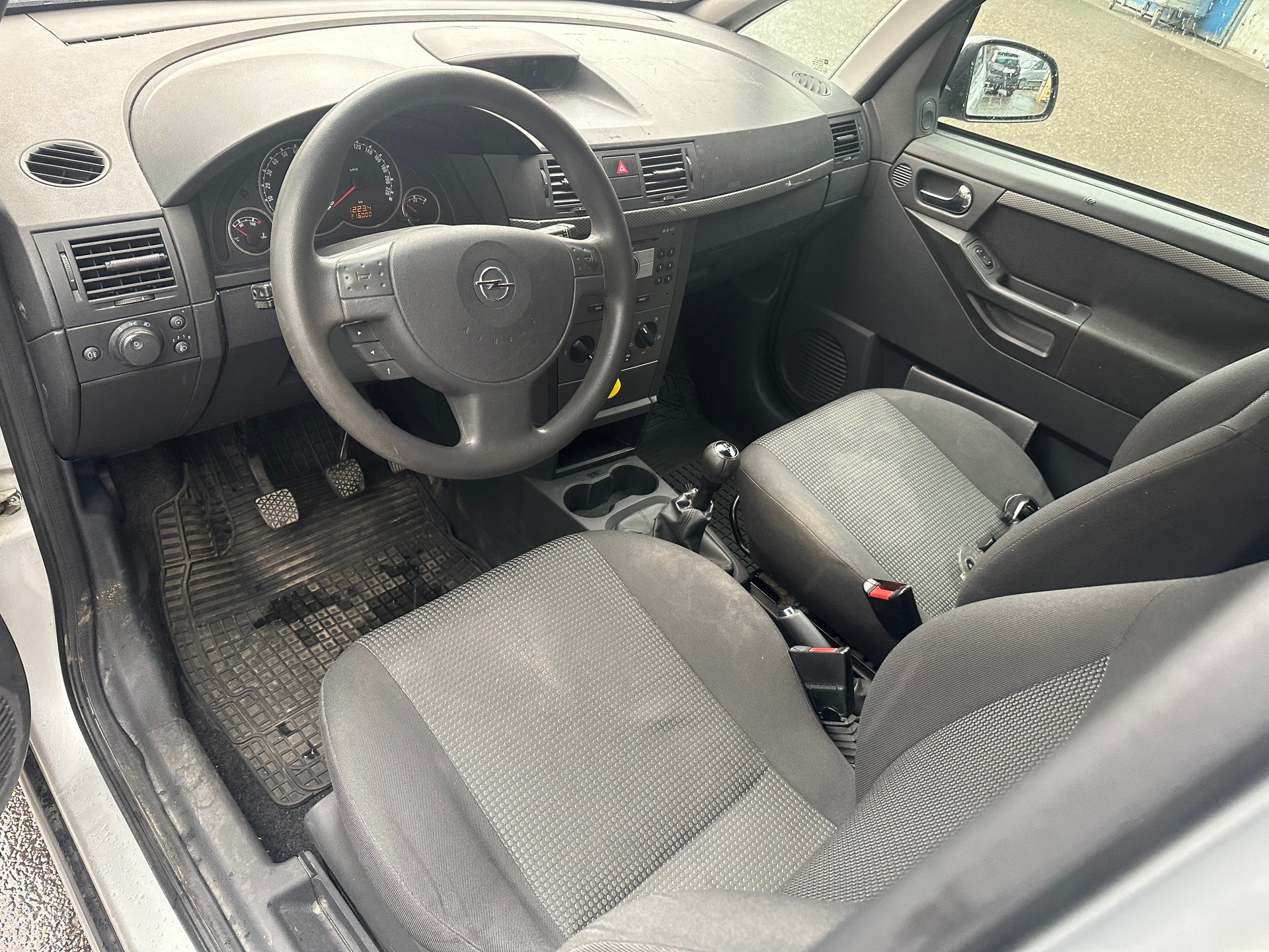 OPEL Meriva 1.8i 16V Cosmo-image-9