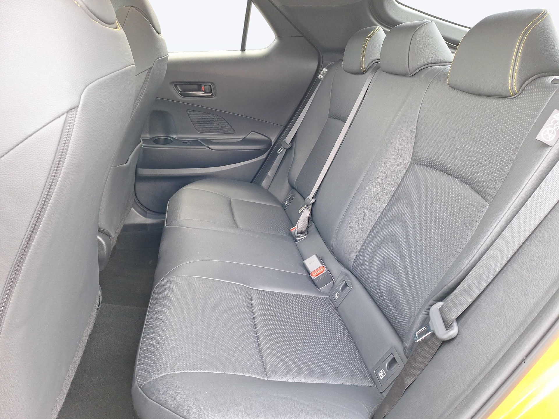 TOYOTA C-HR 2.0 HEV Style Premiere 4x4-image-9