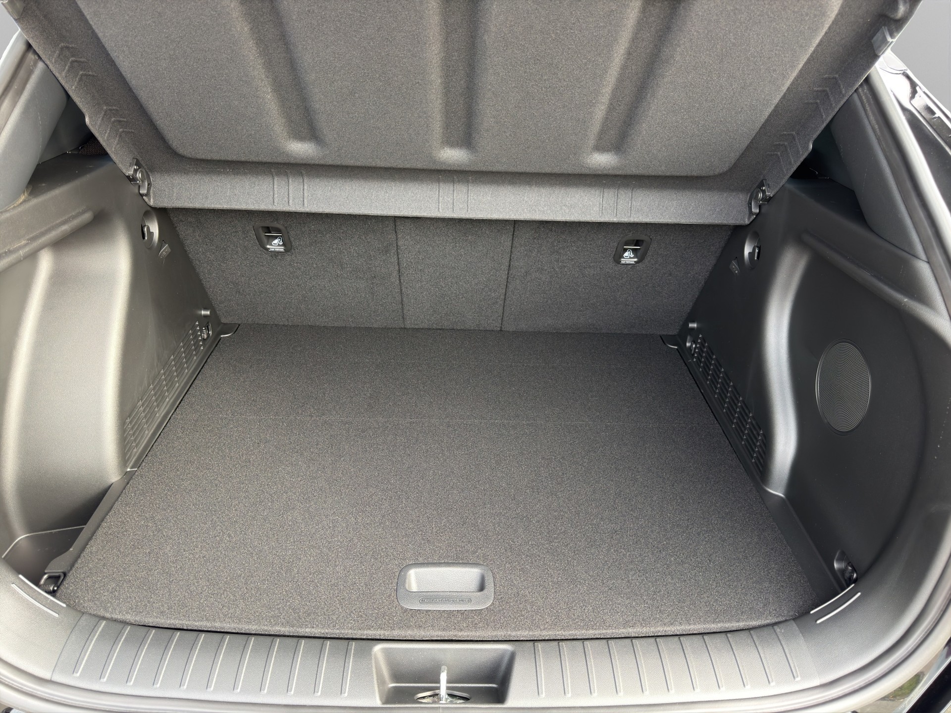 HYUNDAI Kona EV 65.4 kWh N Line-image-10
