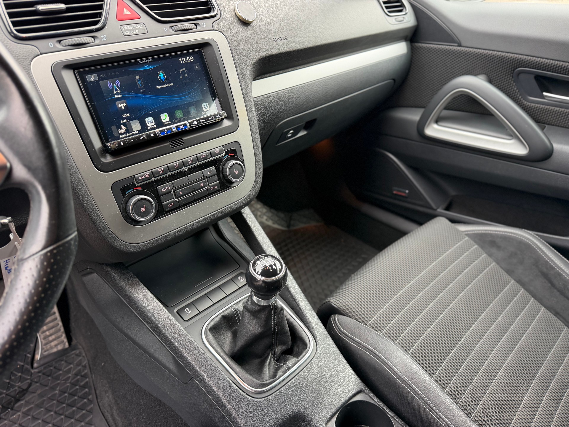 VW Scirocco 1.4 TSI BlueMotion Technology-image-8