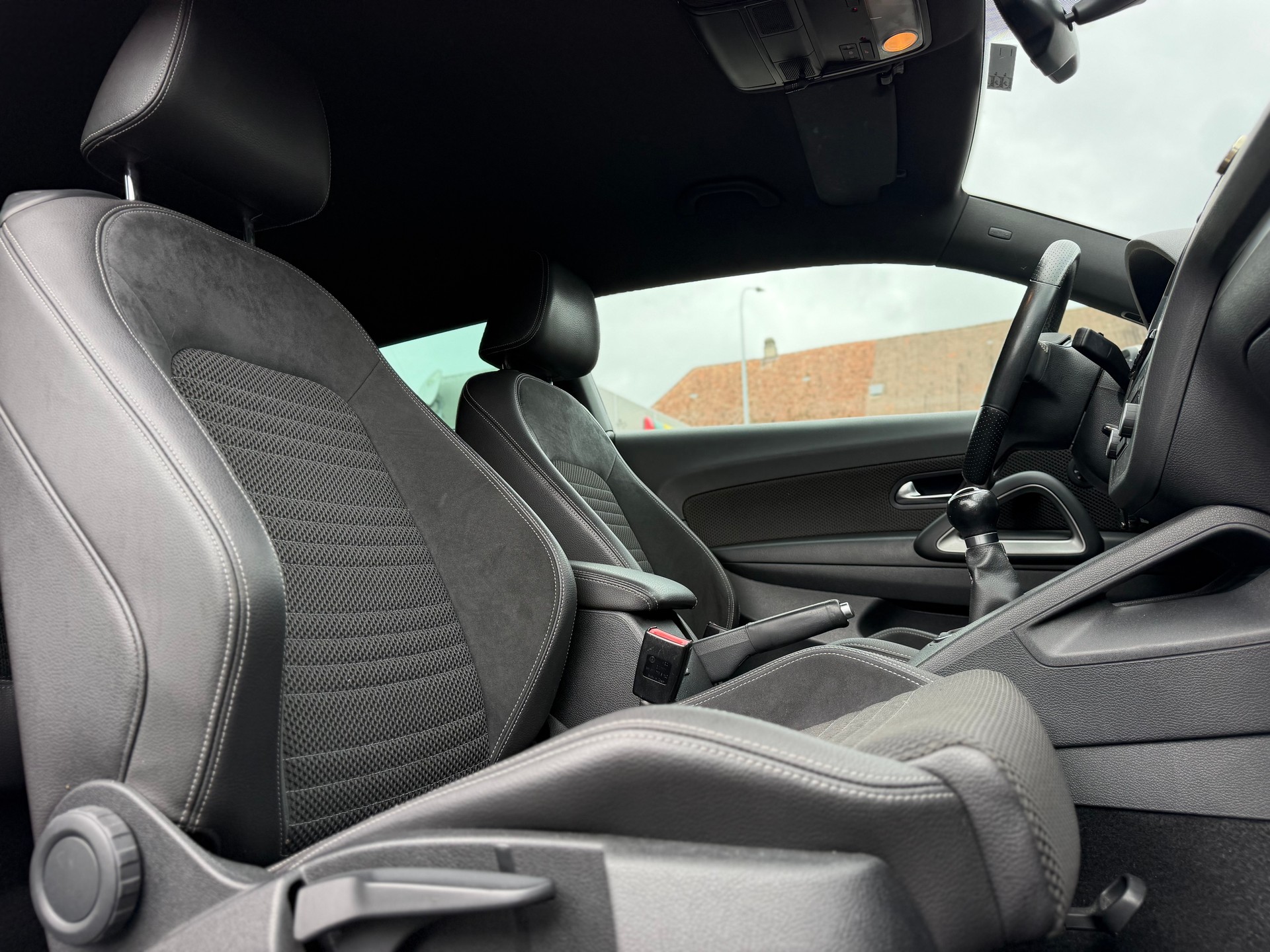 VW Scirocco 1.4 TSI BlueMotion Technology-image-10