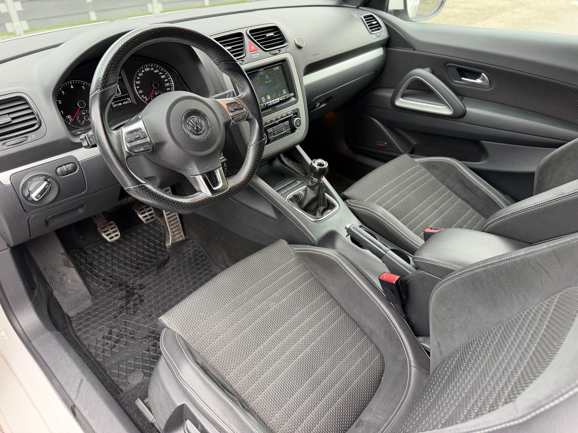 VW Scirocco 1.4 TSI BlueMotion Technology-image-6