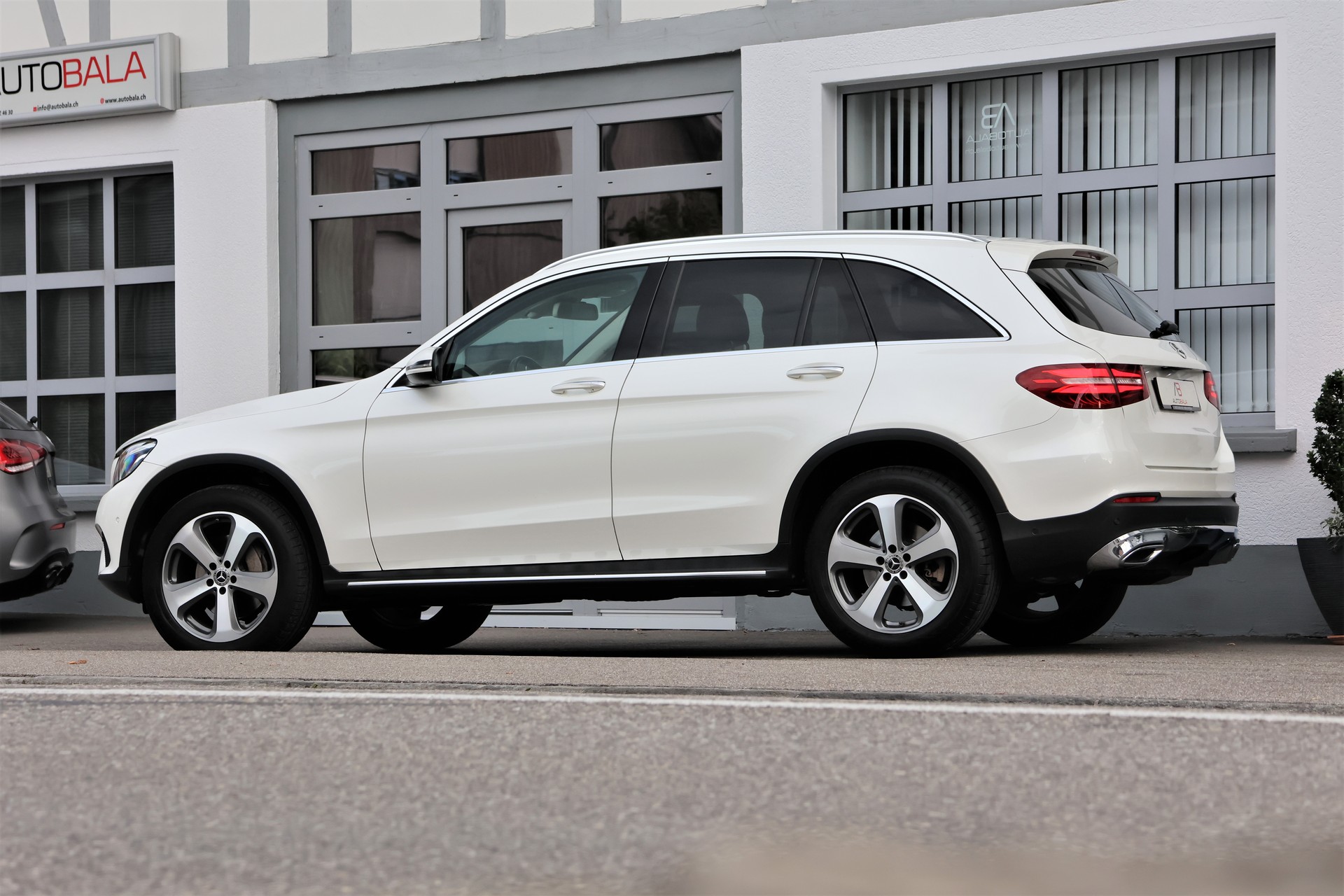 MERCEDES-BENZ GLC 250d Off-Road 4Matic 9G-Tronic (CH) +2.5T AHK-image-3