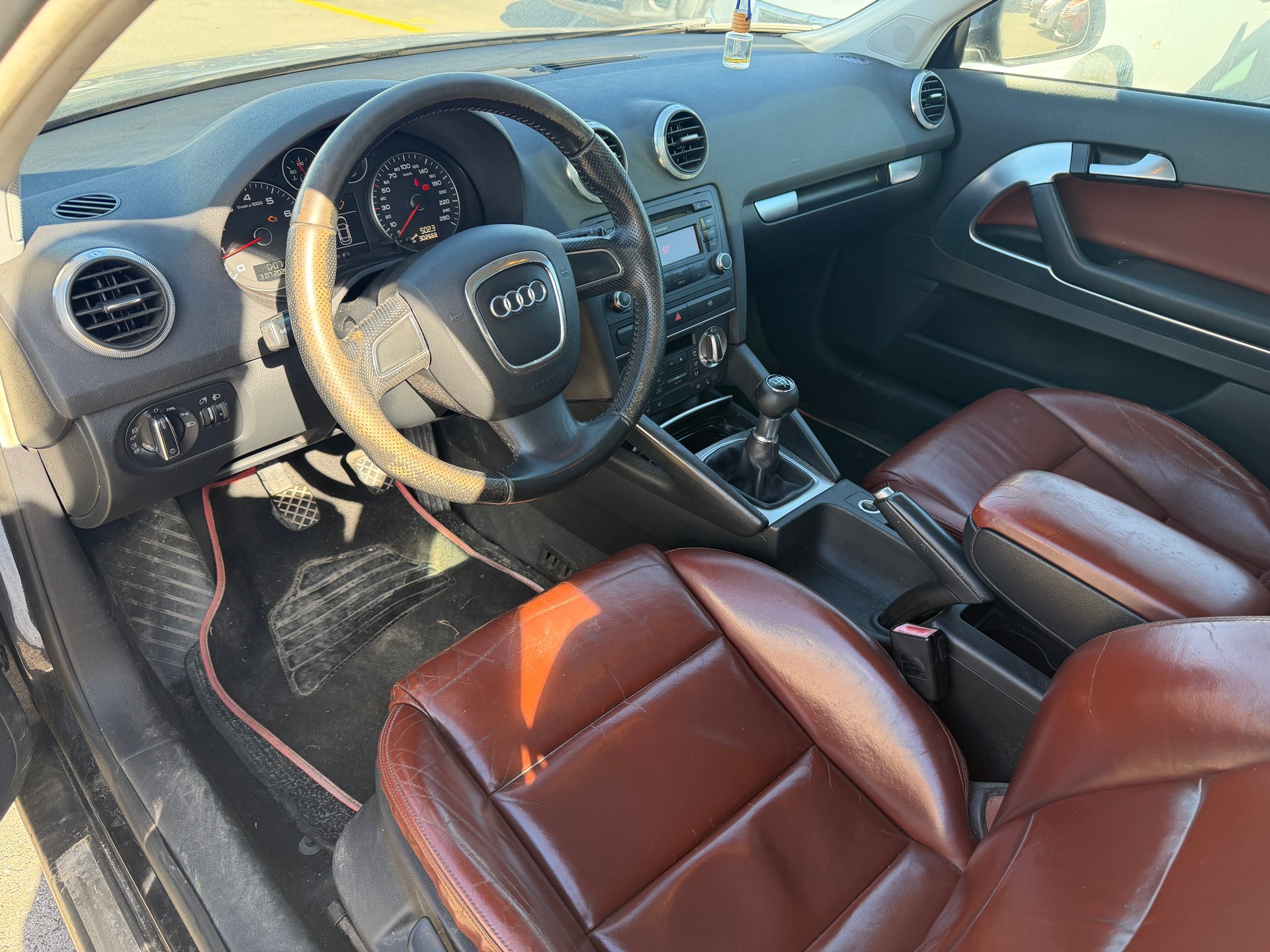 AUDI A3 Sportback 1.8 TFSI Attraction-image-9