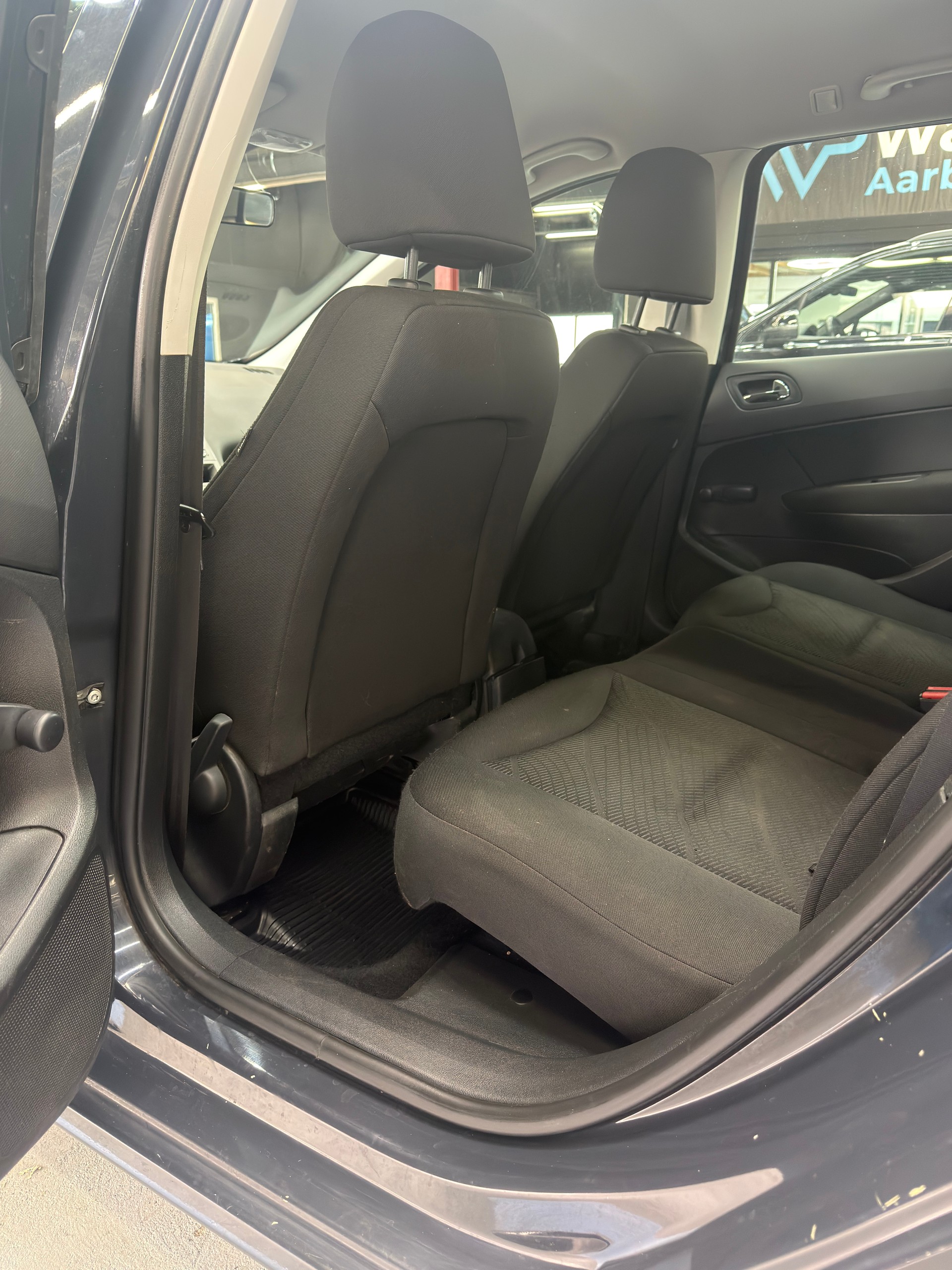 PEUGEOT 308 SW 1.6 HDI Active EGS6-image-12