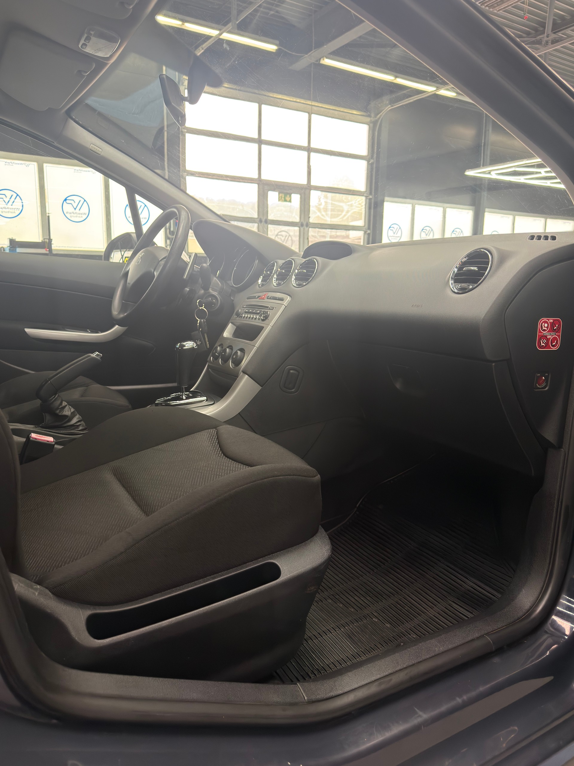 PEUGEOT 308 SW 1.6 HDI Active EGS6-image-11