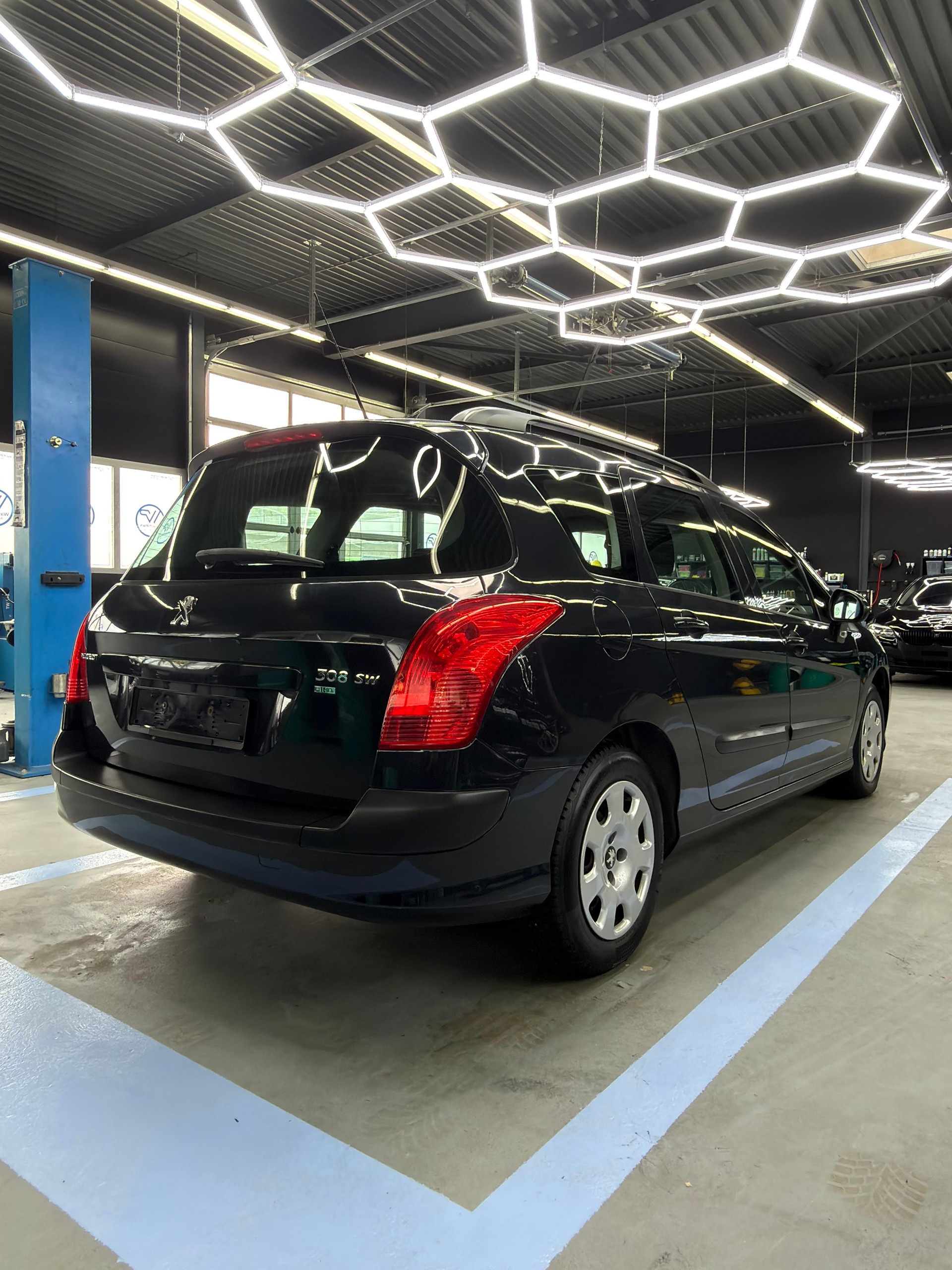 PEUGEOT 308 SW 1.6 HDI Active EGS6-image-5