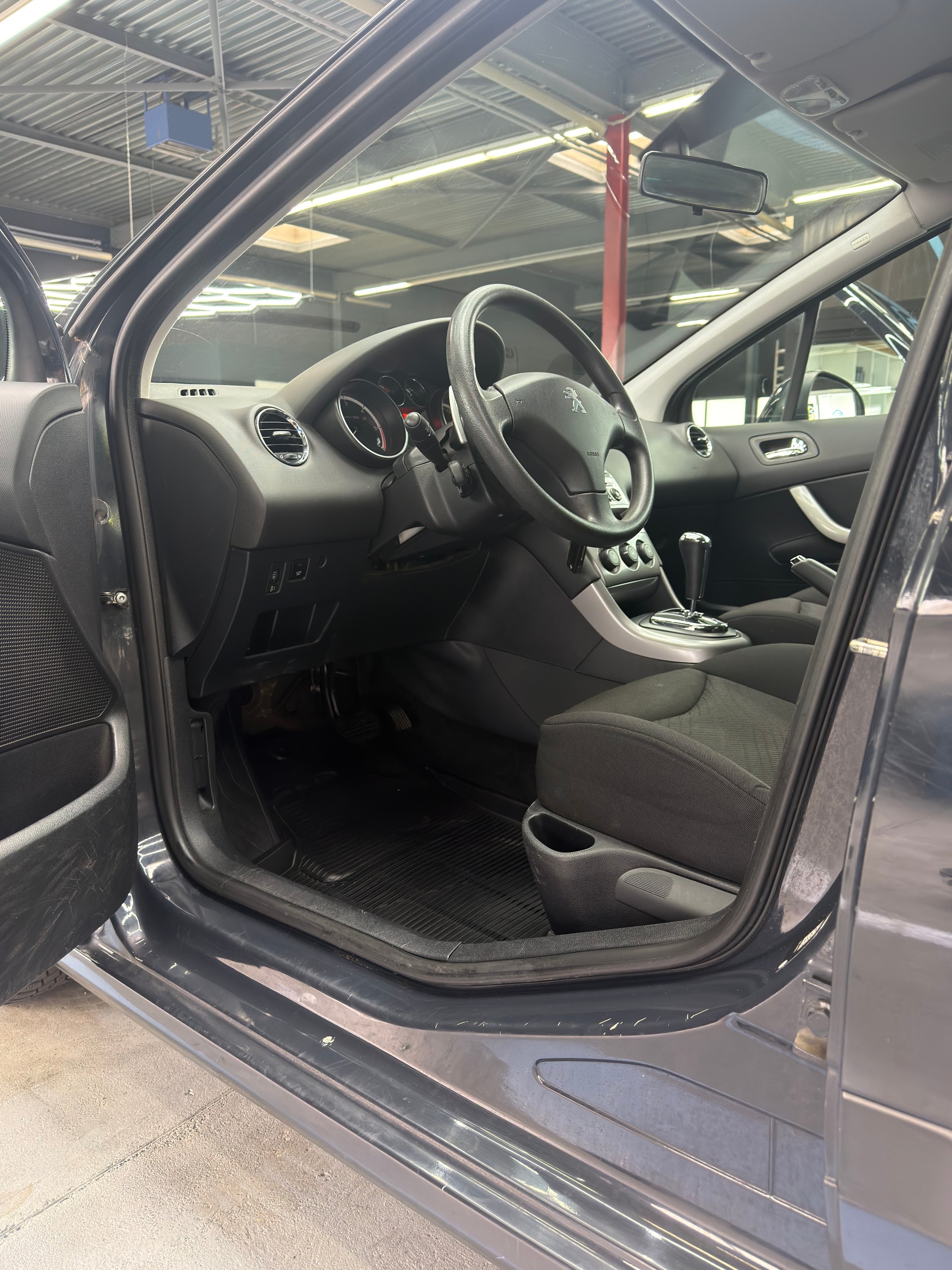 PEUGEOT 308 SW 1.6 HDI Active EGS6-image-10
