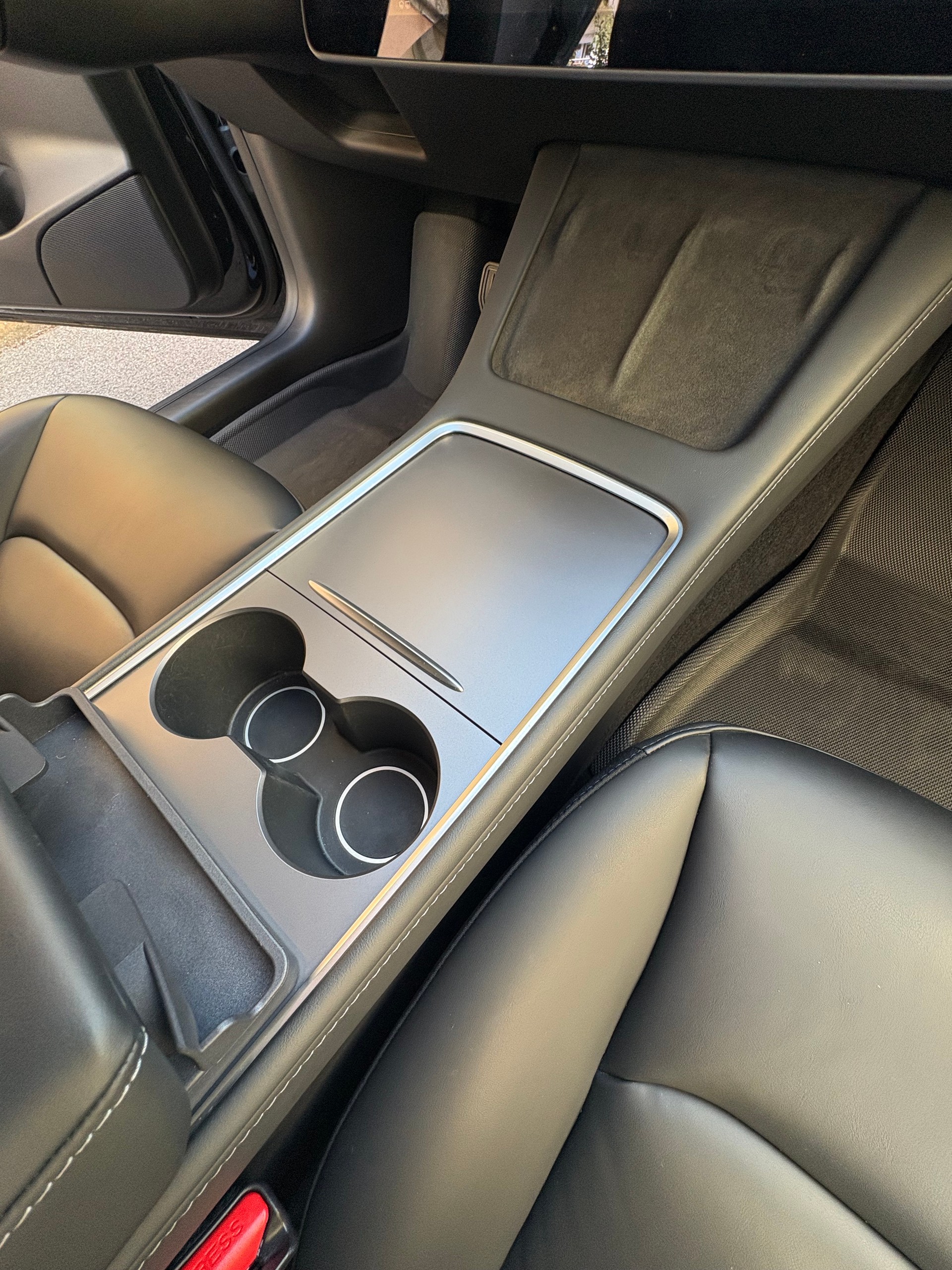 TESLA Model 3-image-9