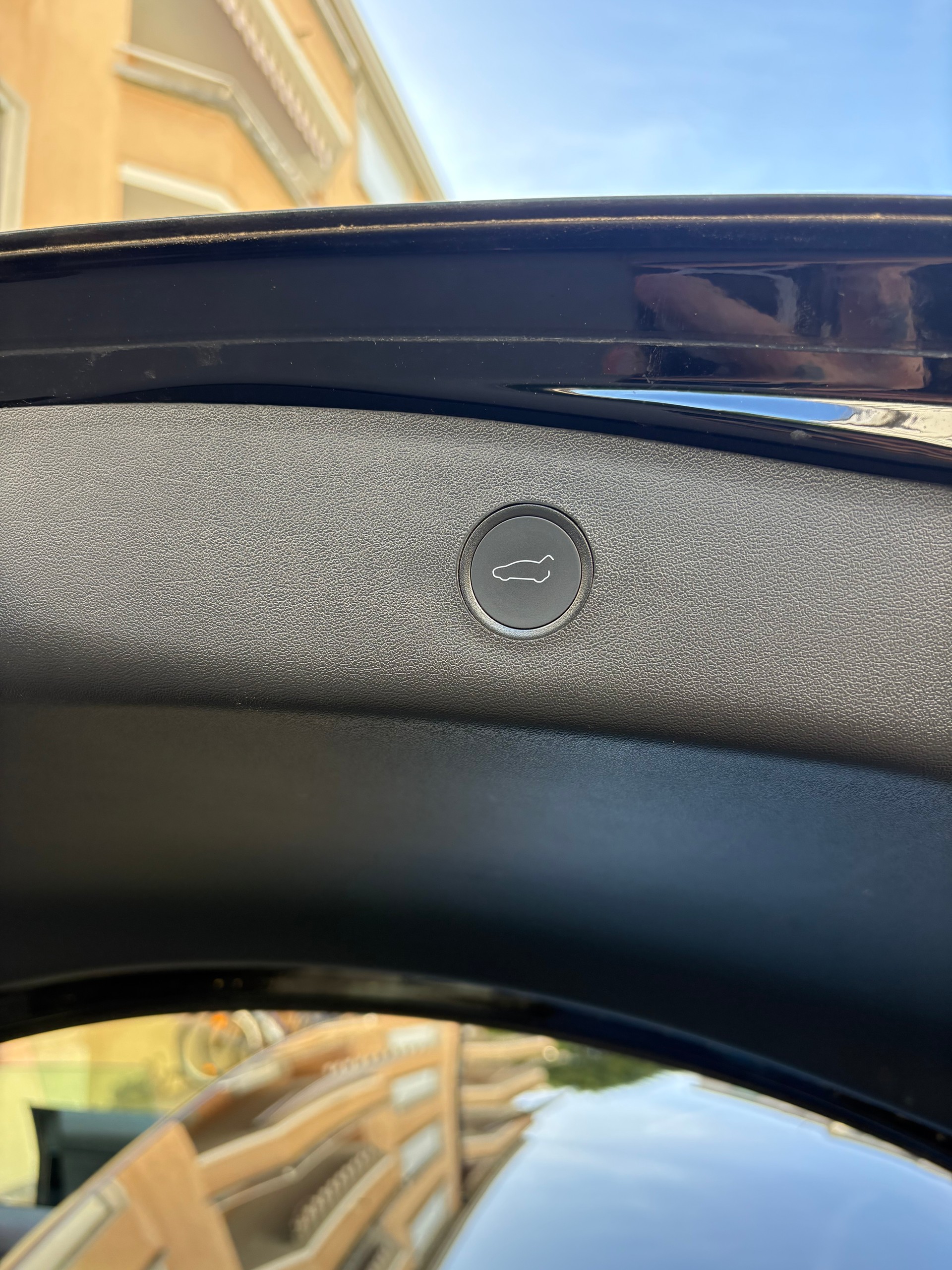 TESLA Model 3-image-15