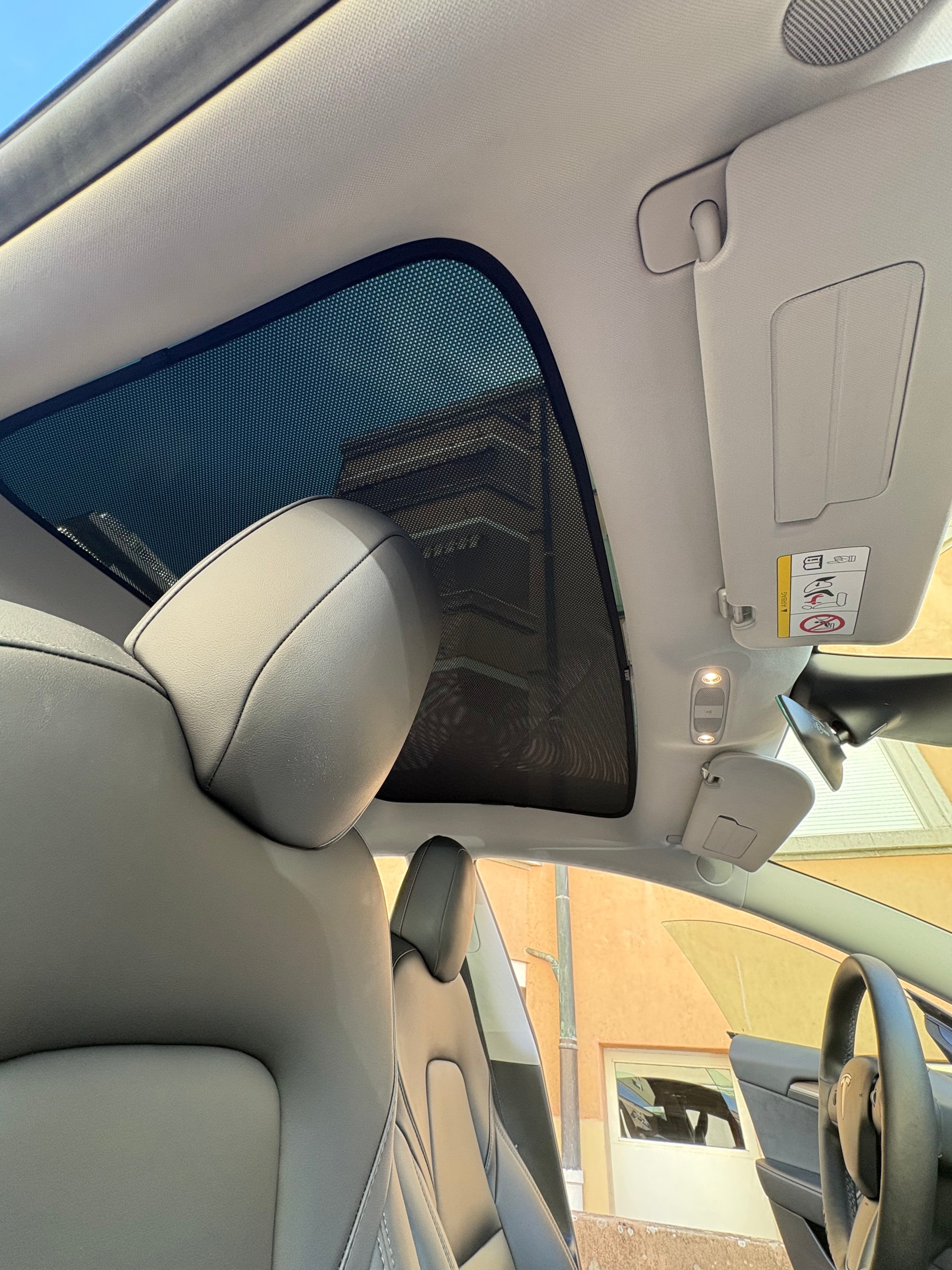 TESLA Model 3-image-16