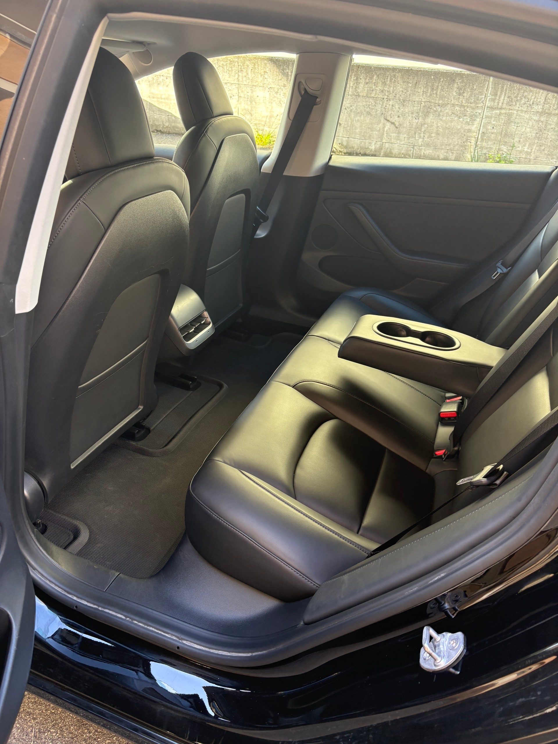 TESLA Model 3-image-13