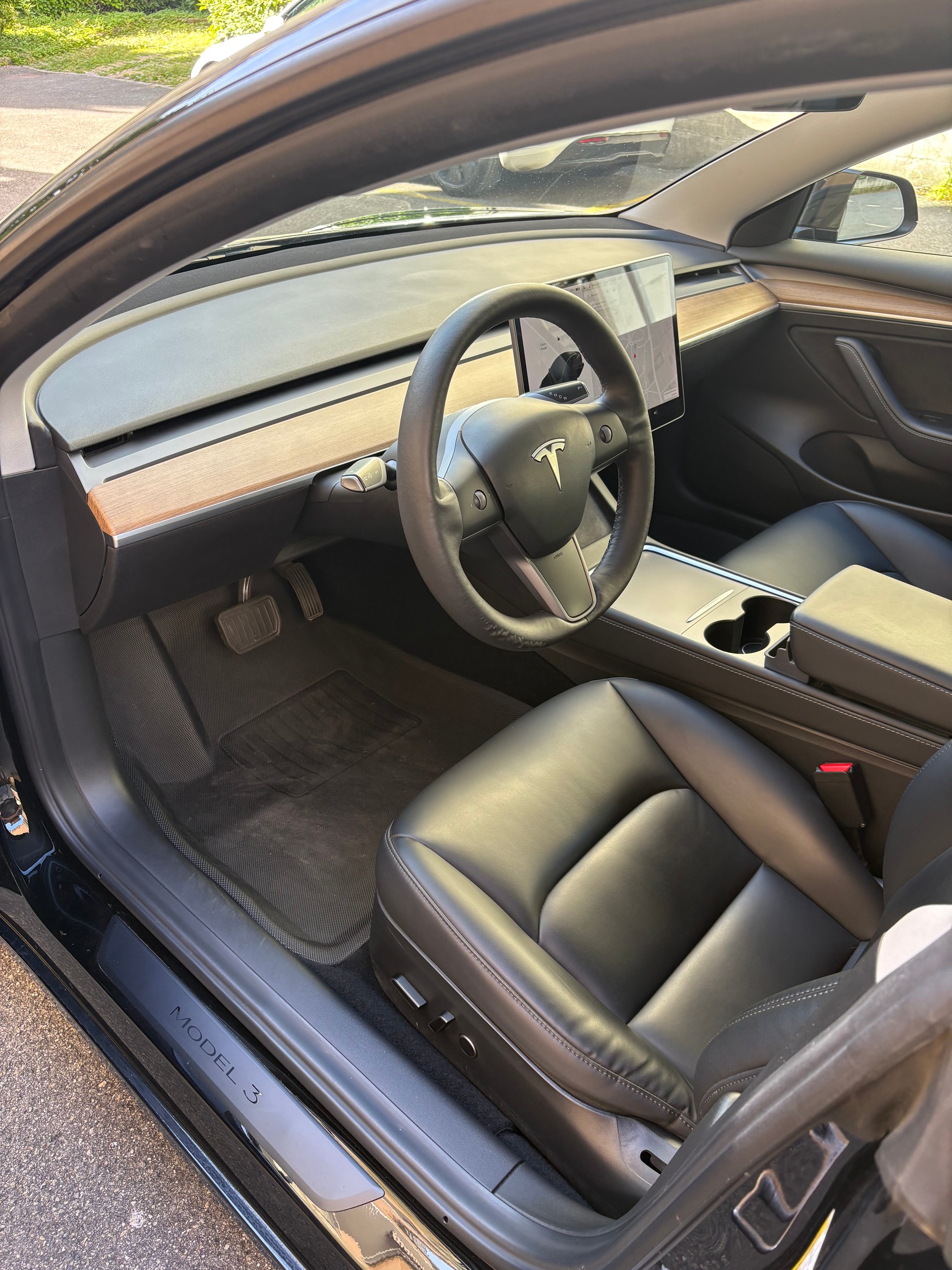 TESLA Model 3-image-12