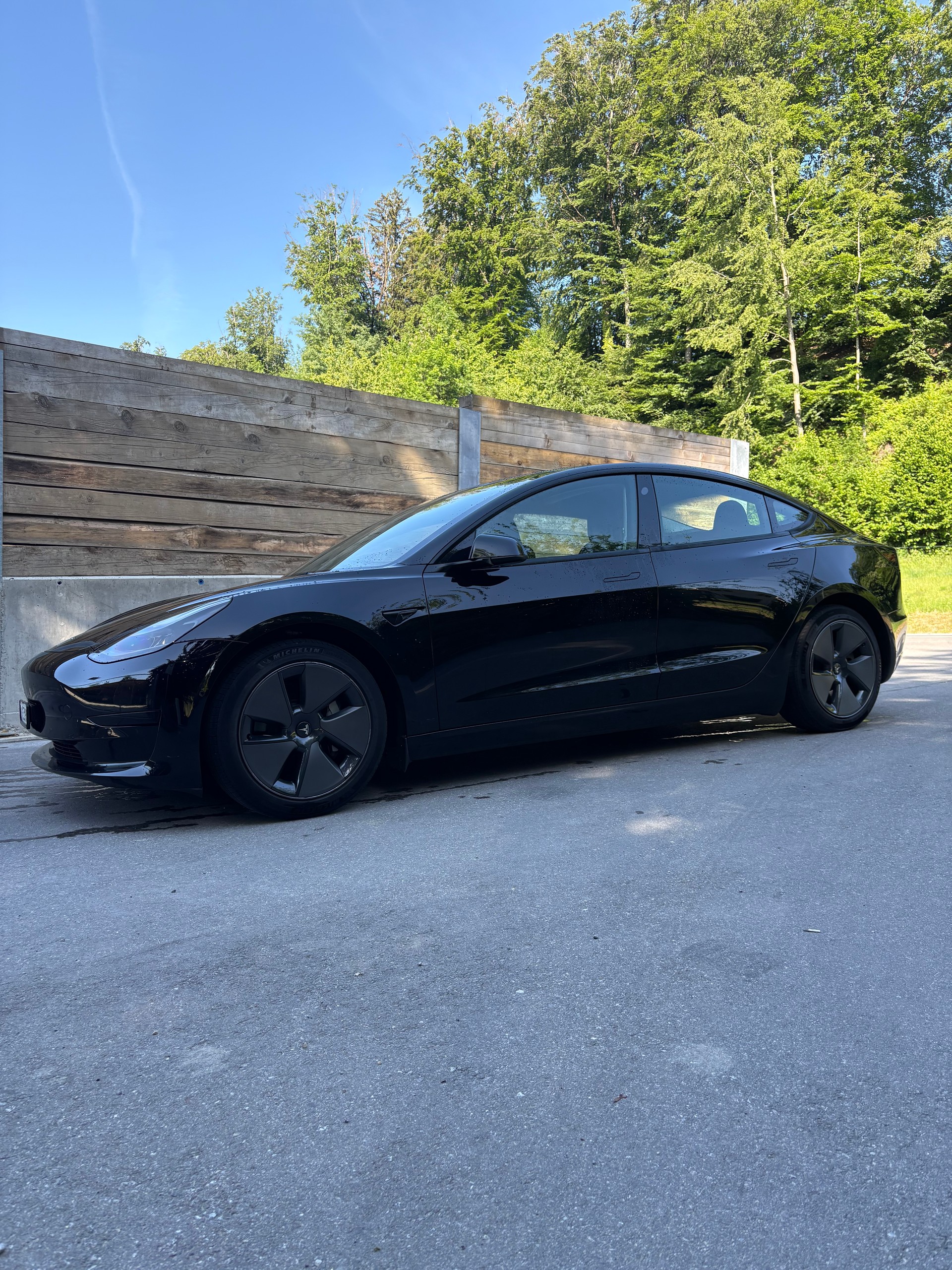 TESLA Model 3-image-4